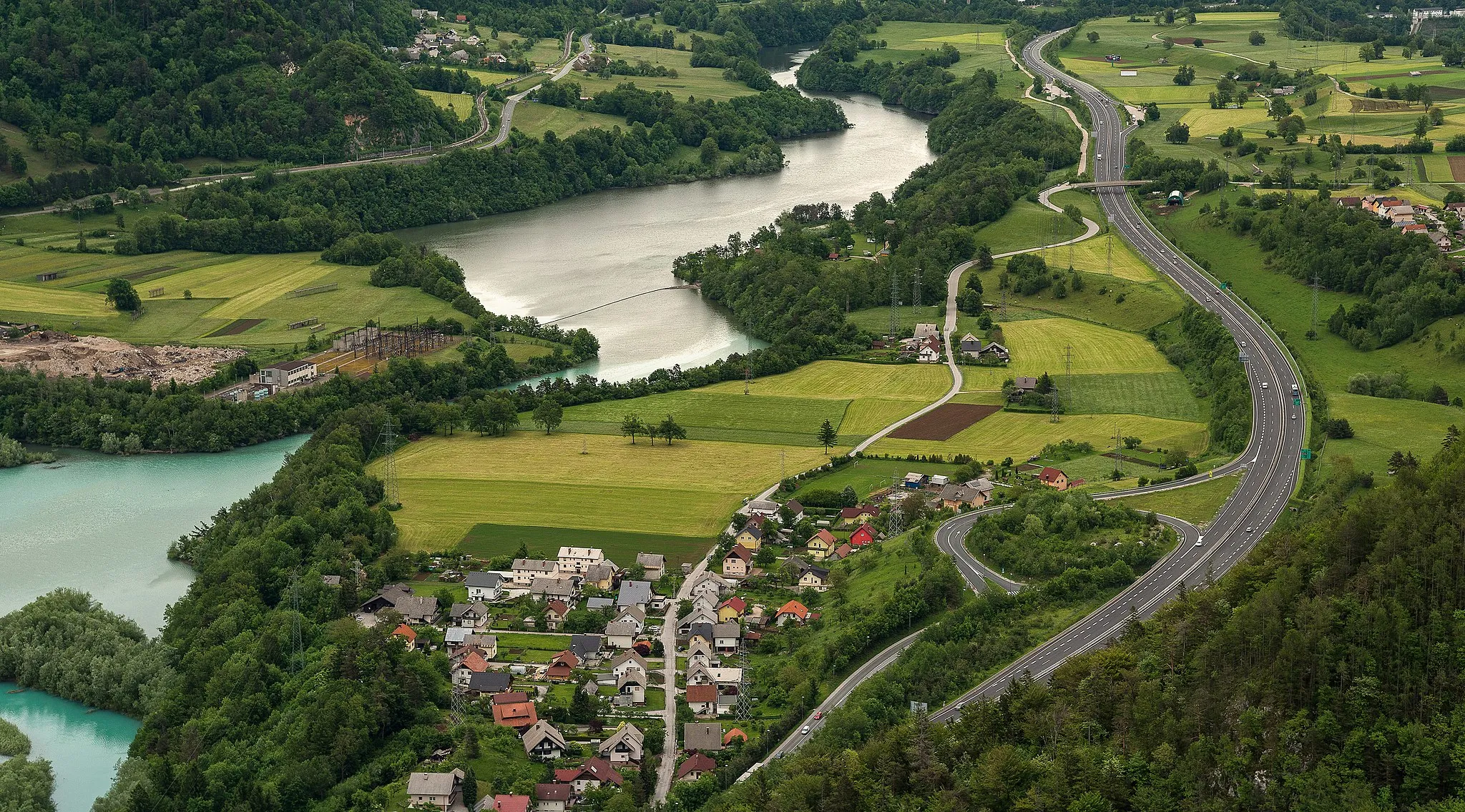 Photo showing: A2 Motorway at Lipce, Jesenice, Slovenia, with Sava River on the left.