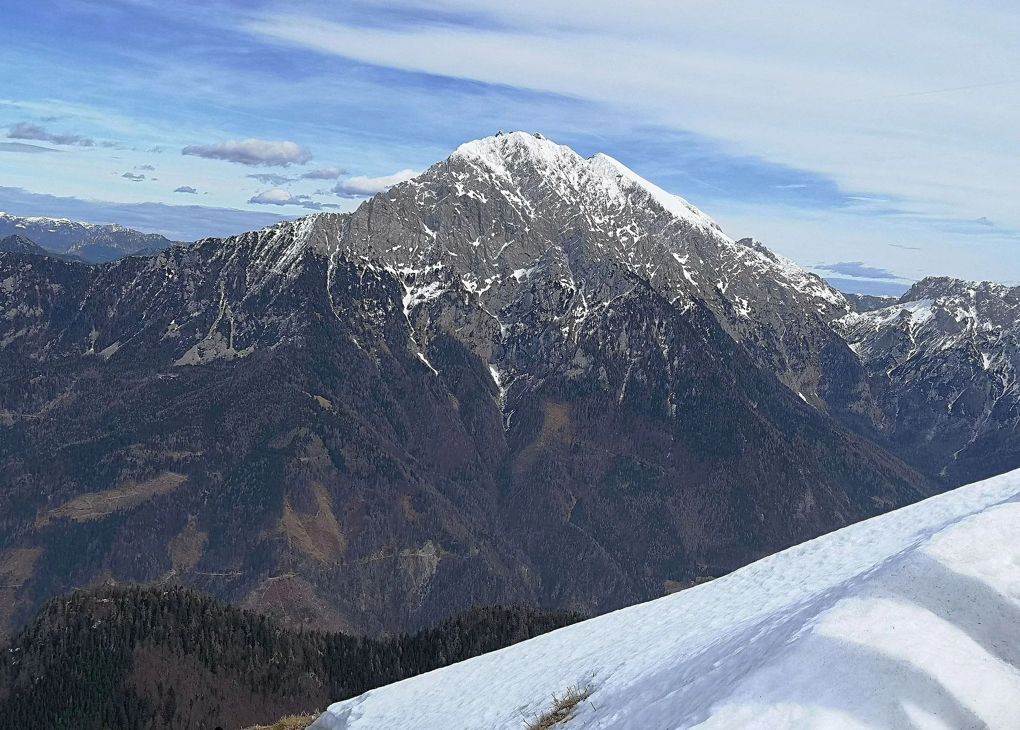 Photo showing: Grintovec (2558 m; the highest peak of the Kamnik–Savinja Alps) from Mt. Srednji Vrh (Zaplata).