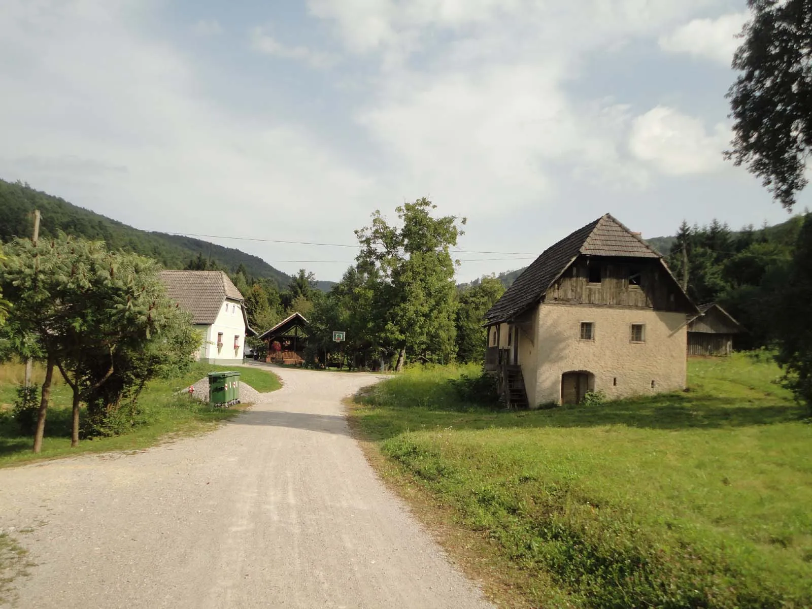 Photo showing: Stare Žage: stare kočevarske hiše
