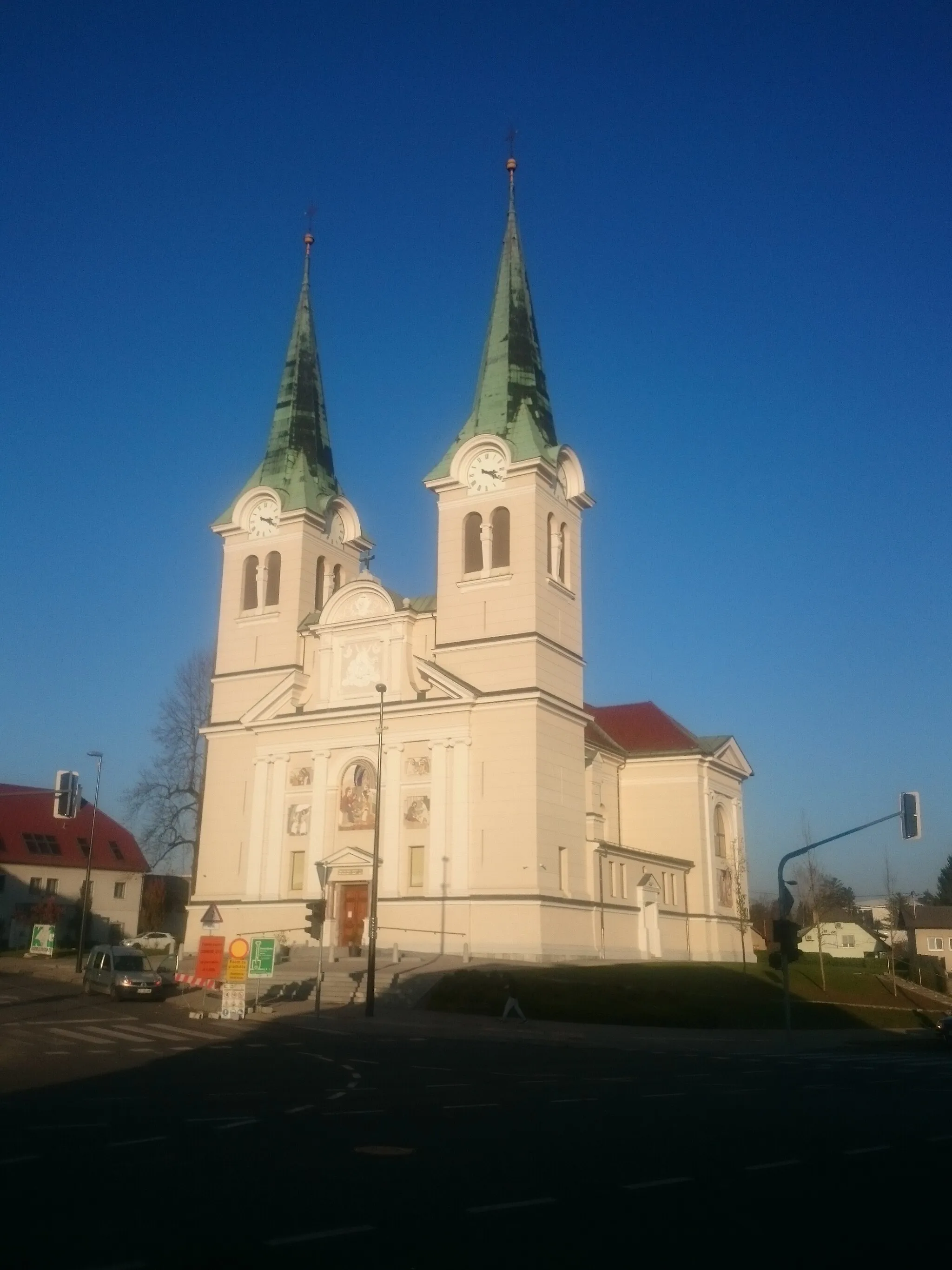 Photo showing: Assumption of Virgin Mary church in Ljubljana's district of Polje.