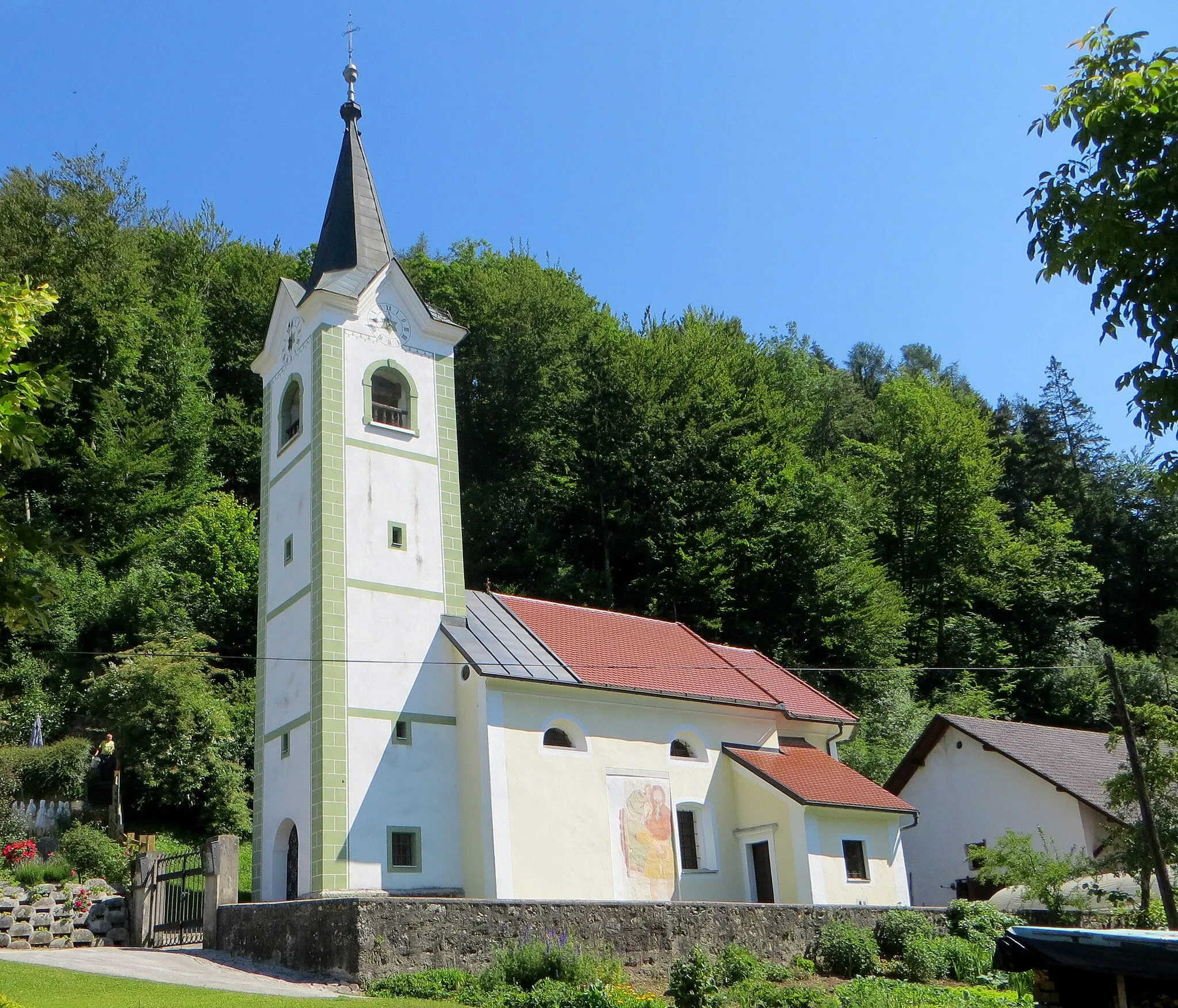 Photo showing: Archangel Michael Church in Zgornje Duplje, Municipality of Naklo, Slovenia