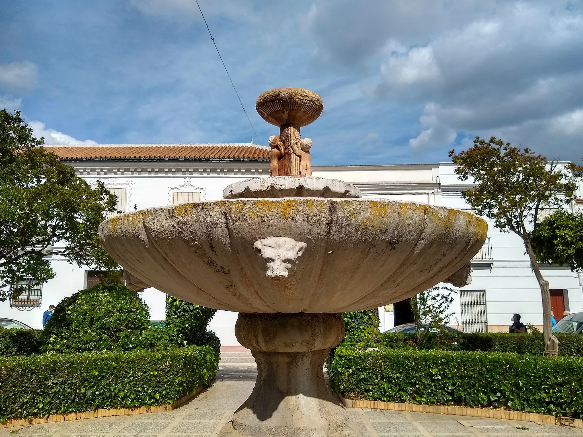 Photo showing: Fuente. Plaza de la Carretería. Constantina, provincia de Sevilla, Andalucía, España.