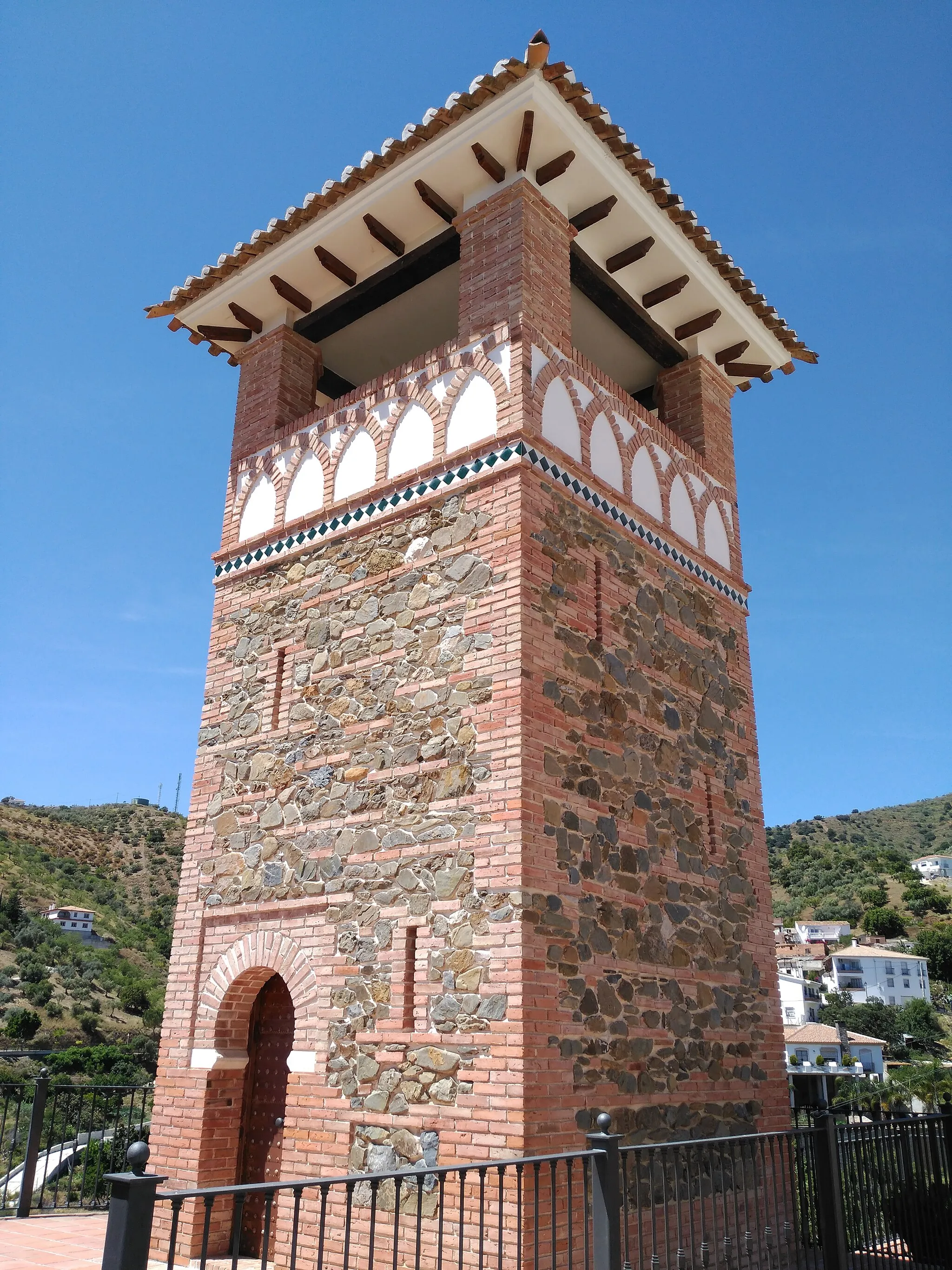 Photo showing: Torre del Violín de Totalán (Málaga).