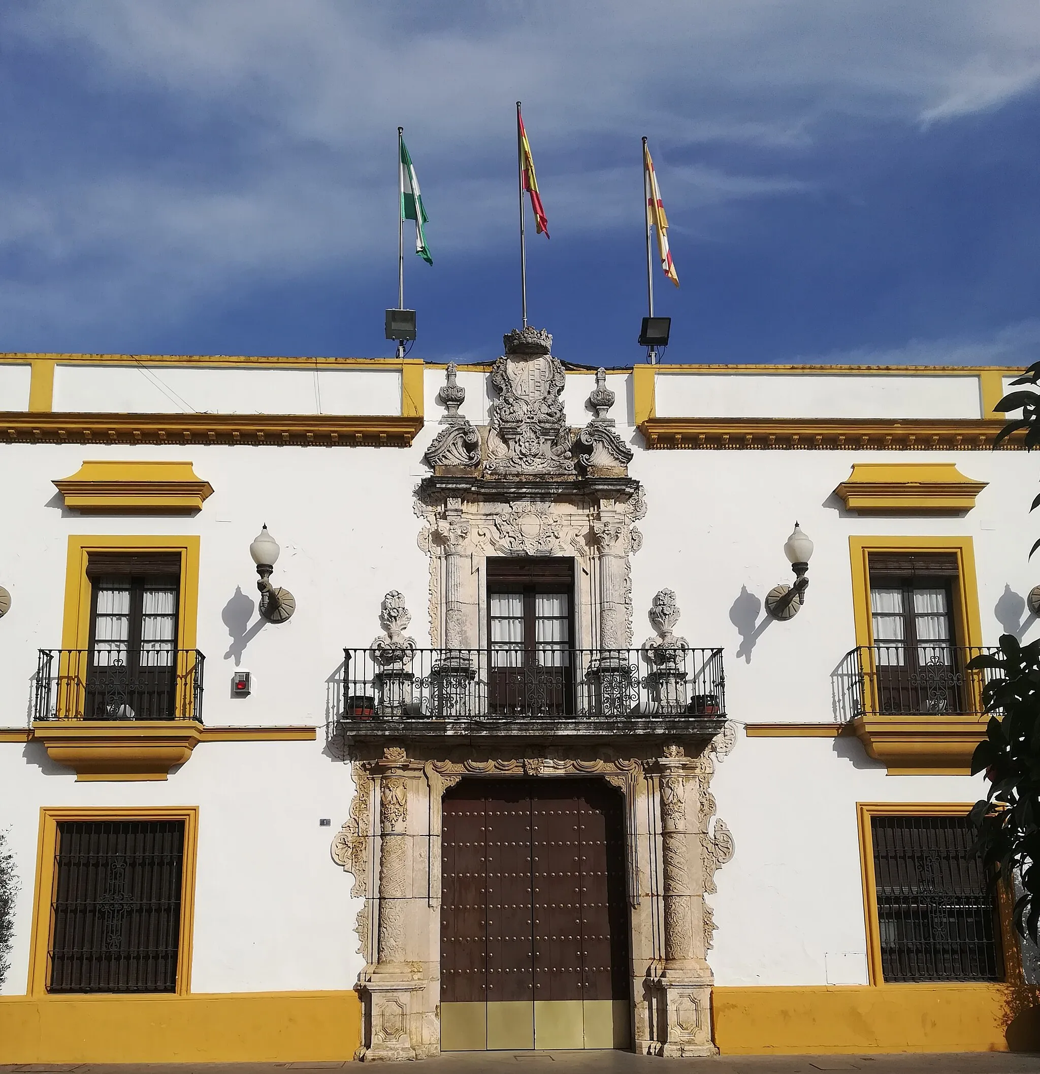 Photo showing: Ayuntamiento de Utrera. Antiguo Palacio del Conde de Vistahermosa. Utrera. Provincia de Sevilla. Andalucía, España.