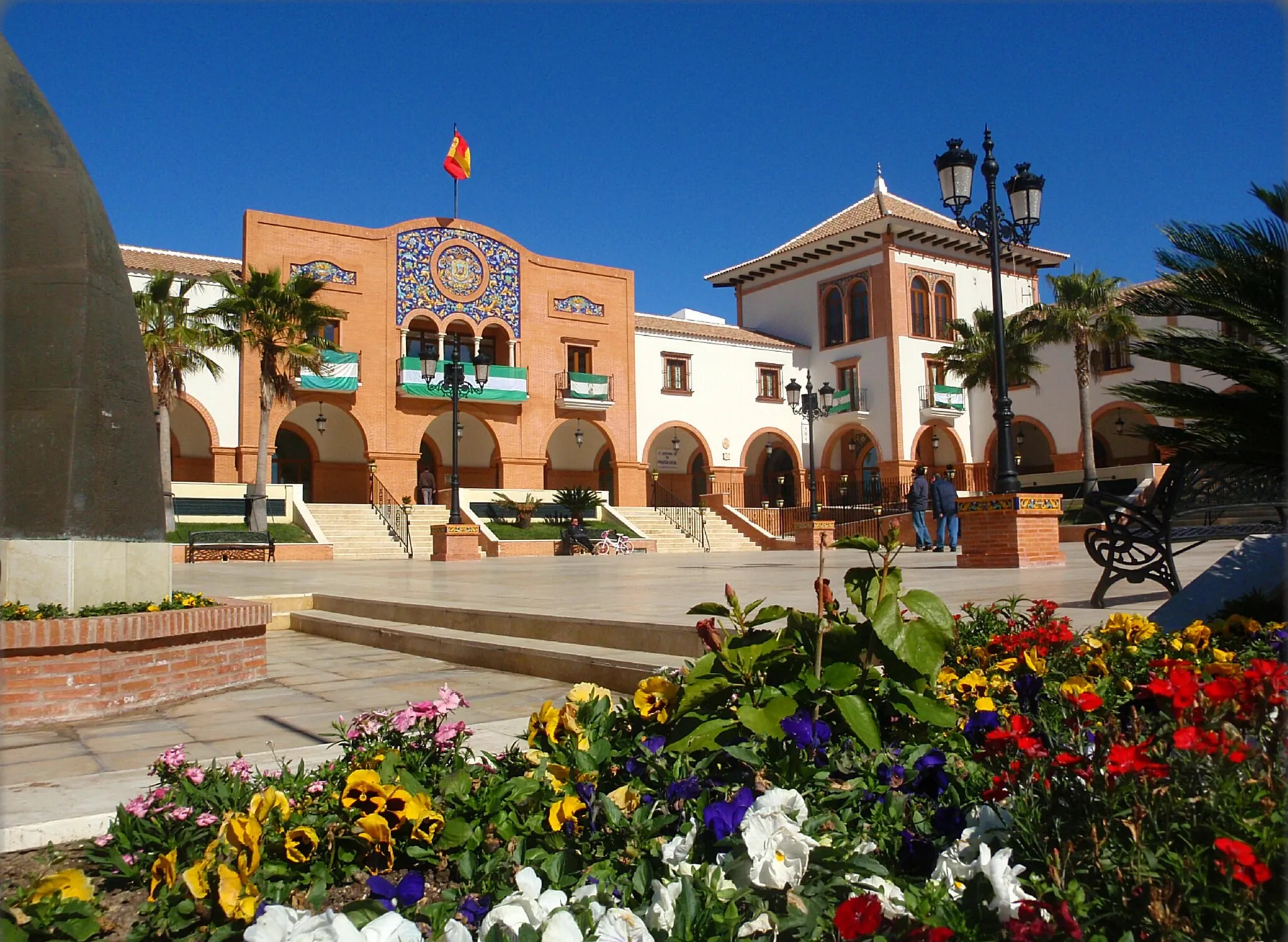 Photo showing: Vista general de la plaza de España en Palos de la Frontera, provincia de Huelva.