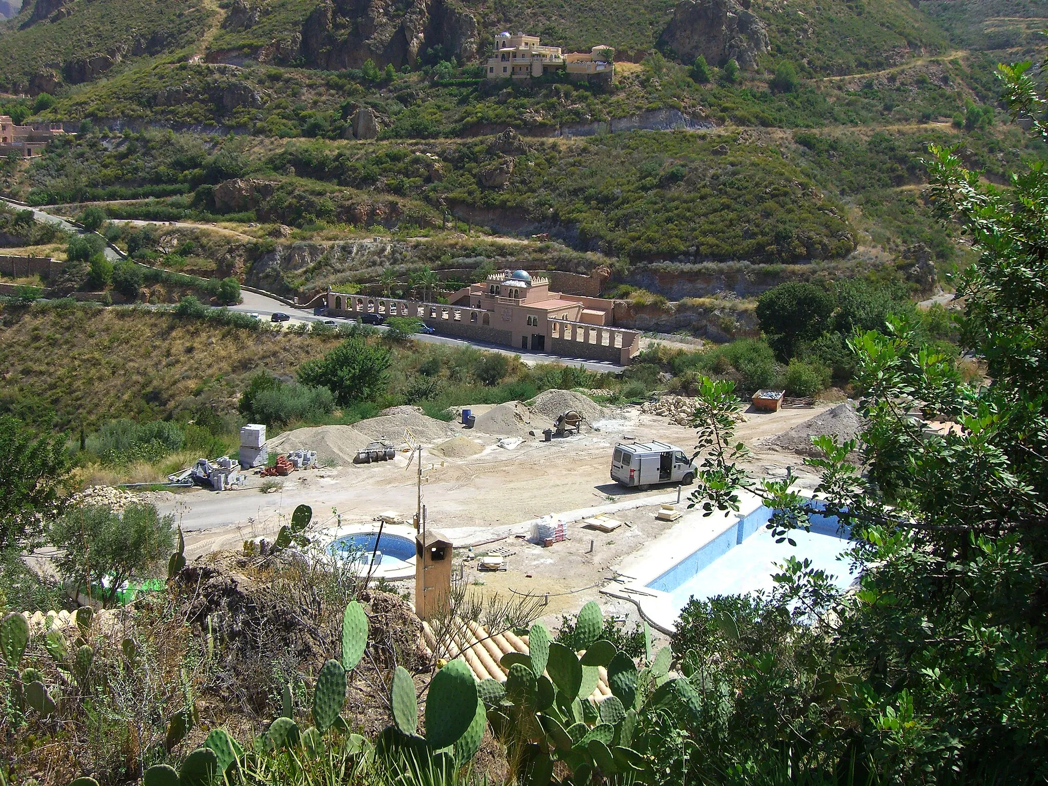 Photo showing: Cabrera - building new swimming pools