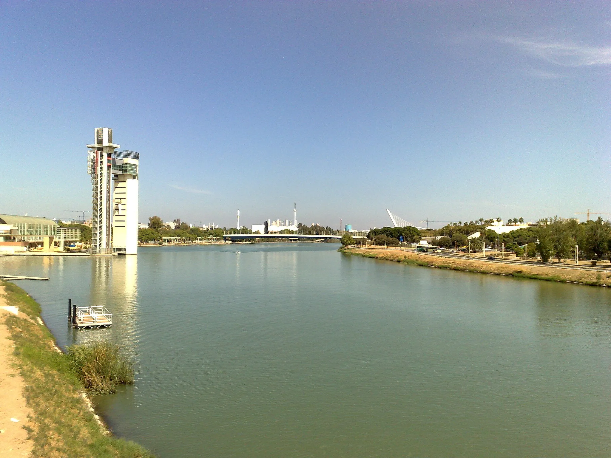 Photo showing: Mirando desde el puente del Cachorro (Chapina)