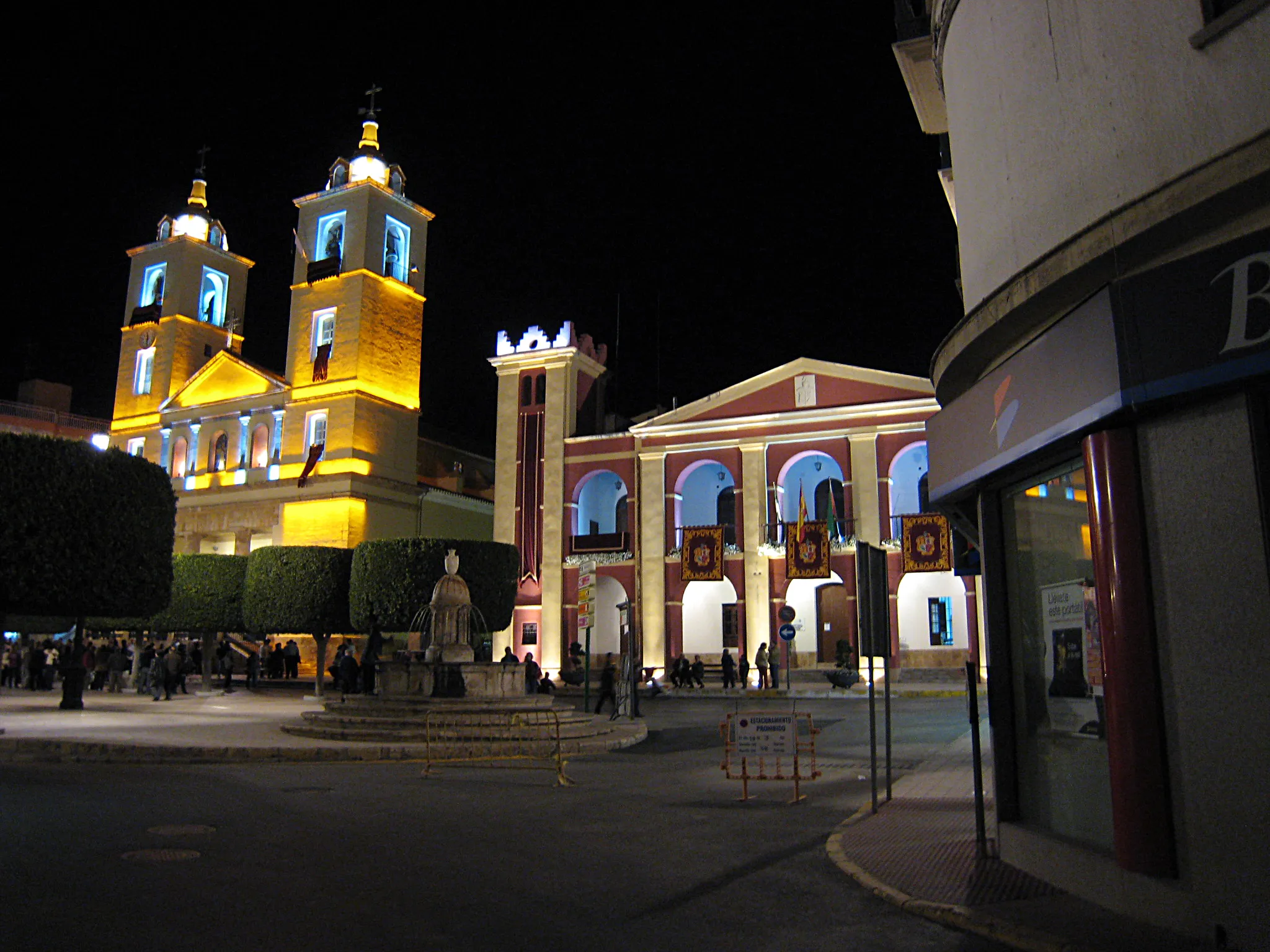 Photo showing: Plaza de la Constitución de Berja, de noche,