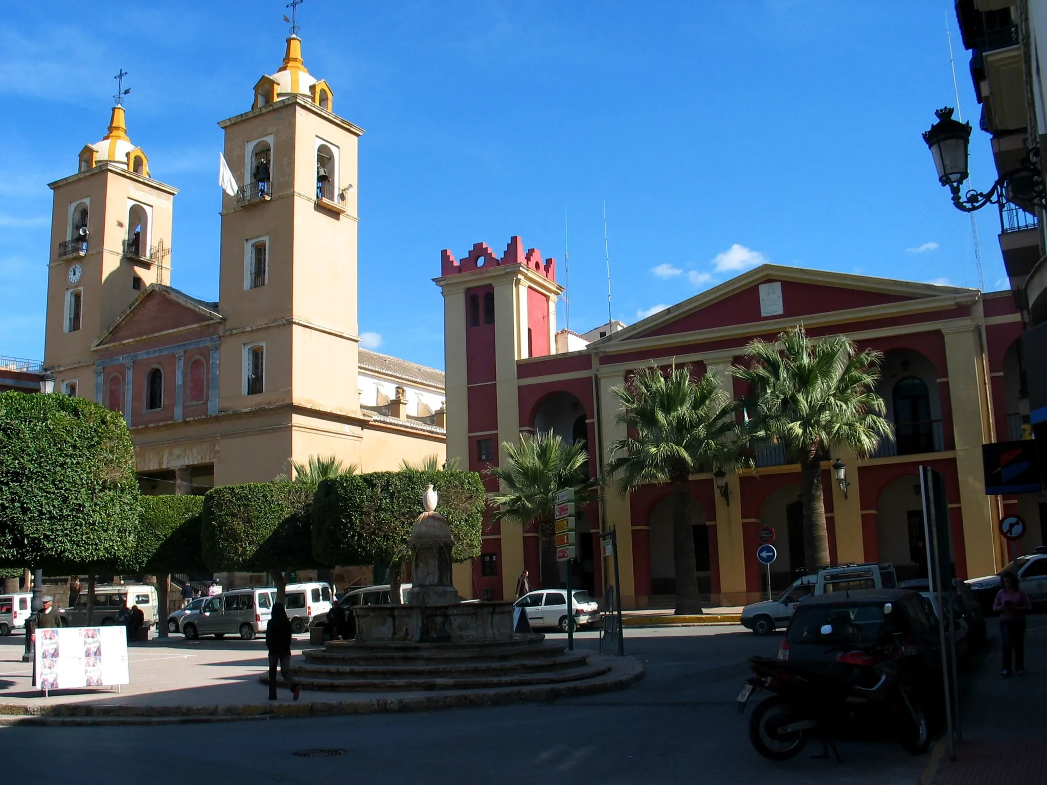 Photo showing: Plaza principal de Berja, (Almería, España), con la Iglesia y el Ayuntamiento