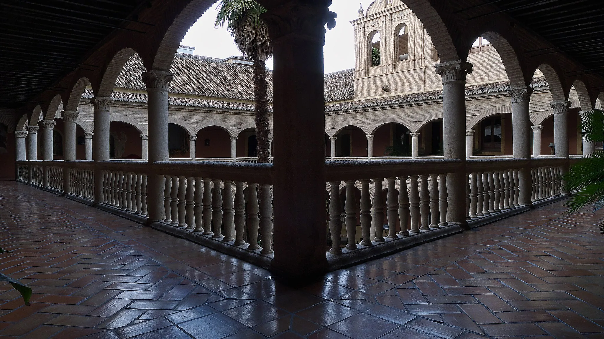 Photo showing: Piso superior del claustro.