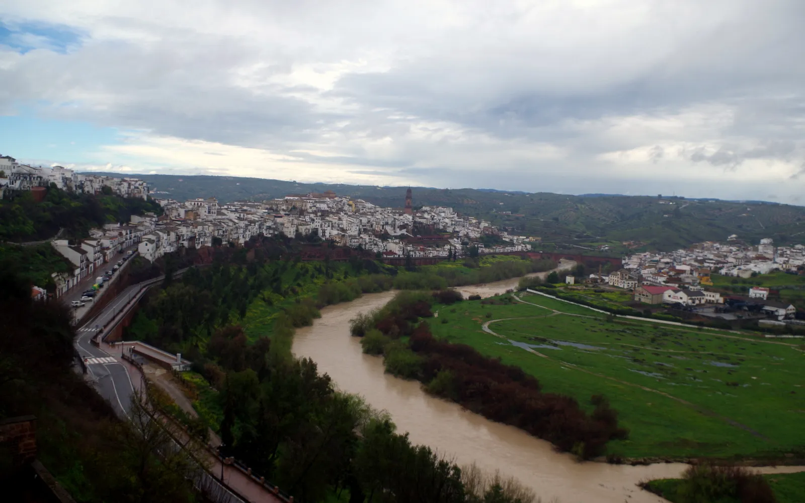 Photo showing: Vista de Montoro y el Guadalquivir desde el hotel Mirador IMGP2421