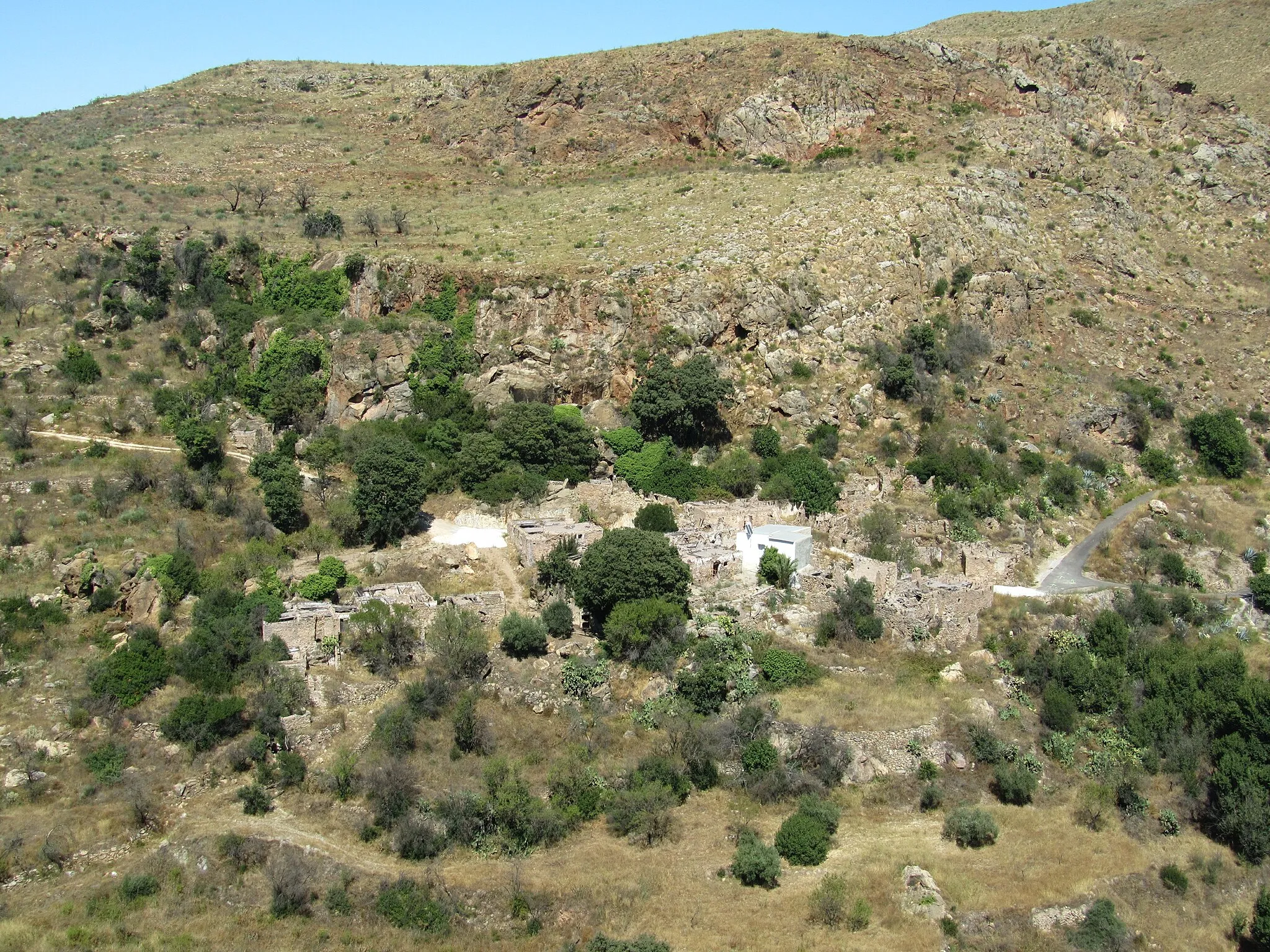 Photo showing: Ruta transcabrera - pueblo deshabitado (2)