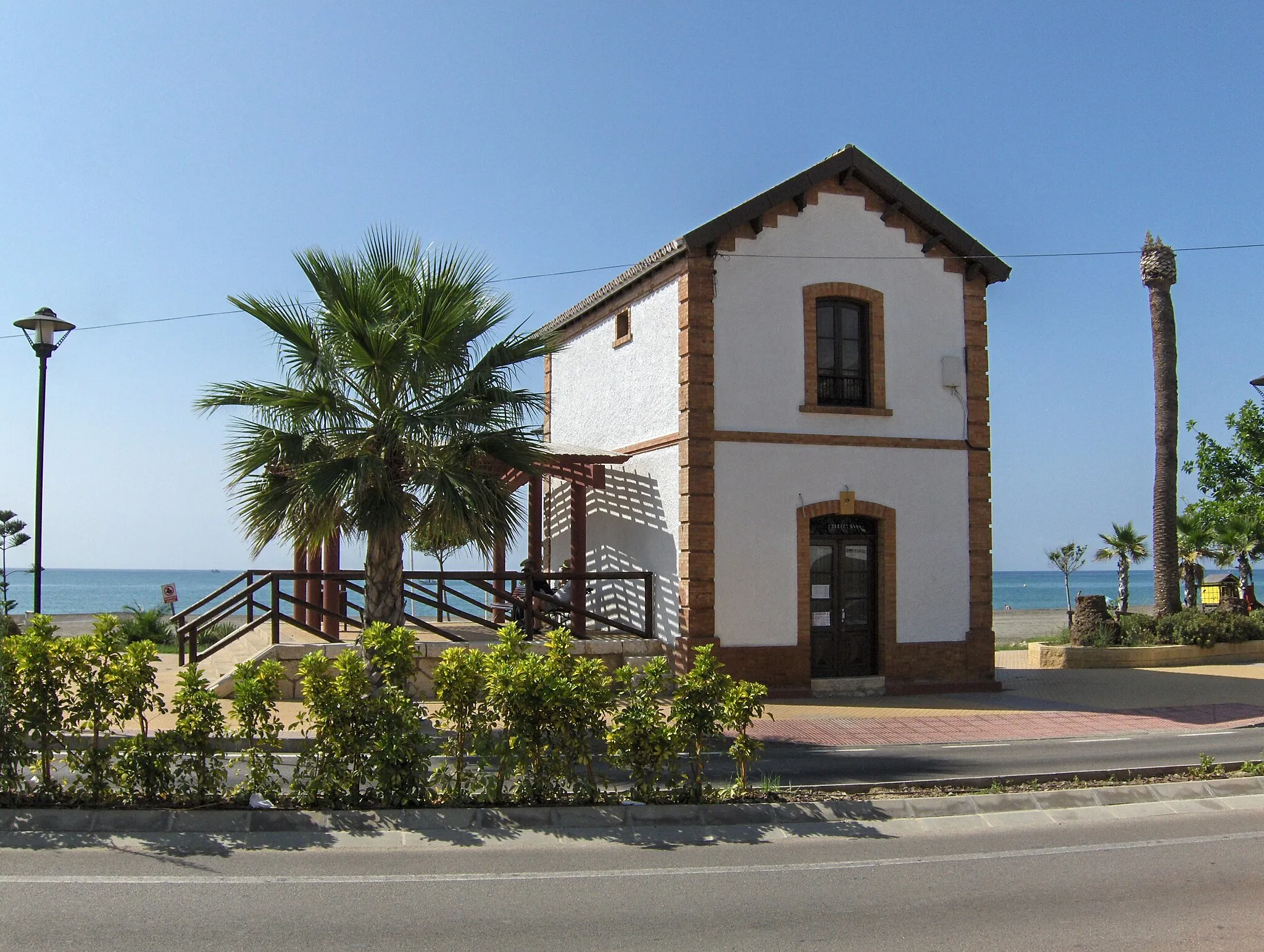 Photo showing: Former train station in Benajarafe, Vélez-Málaga, Spain.