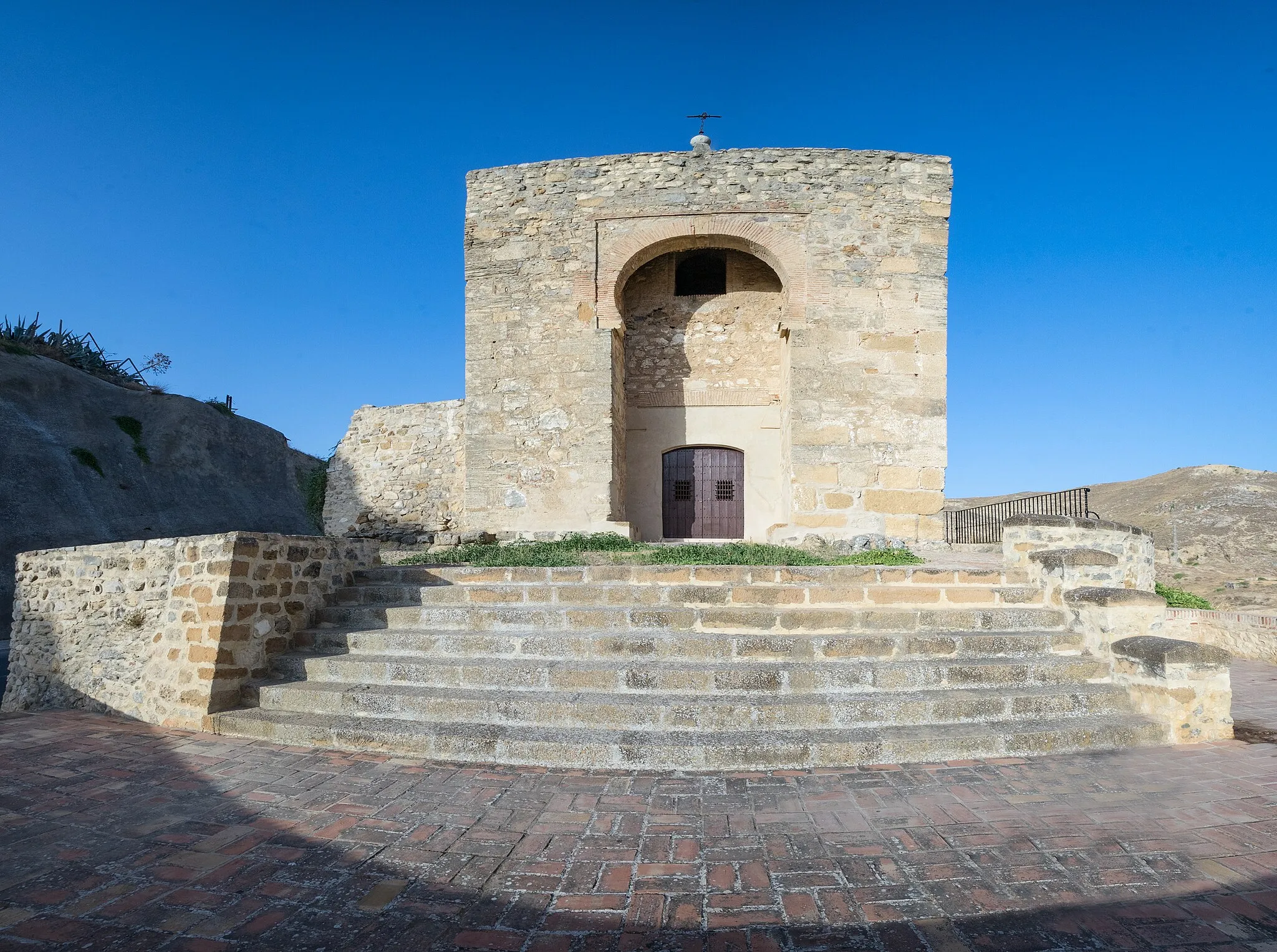 Photo showing: Ermita de la Virgen de la Espera o Puerta Nazarí de Antequera. Vista frontal.