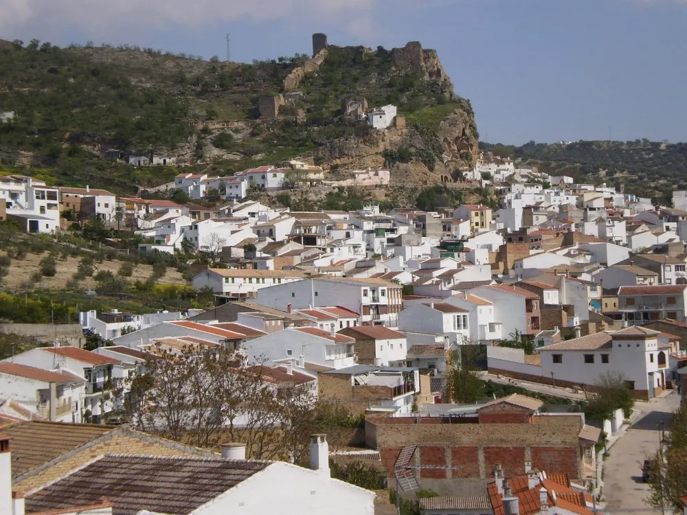 Photo showing: Municipio de Zagra, en Granada, España, con su antiguo castillo al fondo.