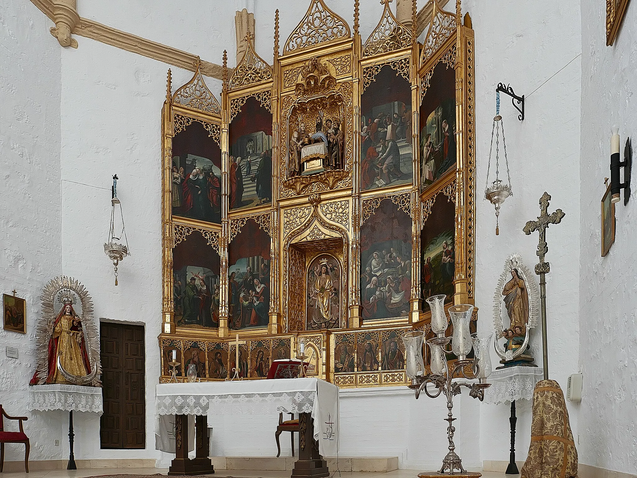 Photo showing: Presbiterio y retablo mayor.