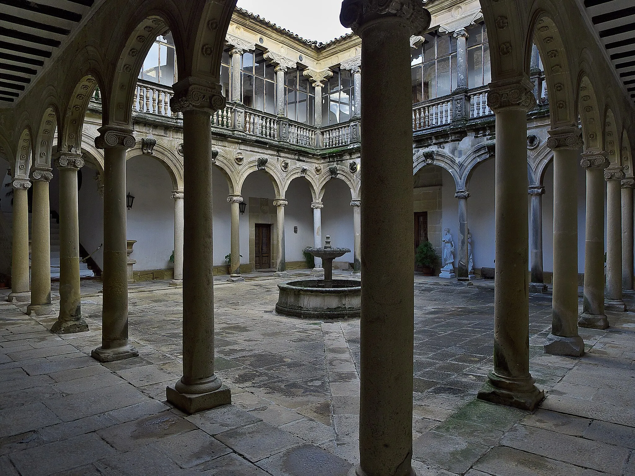 Photo showing: Patio del Castillo de Canena. Muestra indiscutible de la maestría de Andrés de Vandelvira
