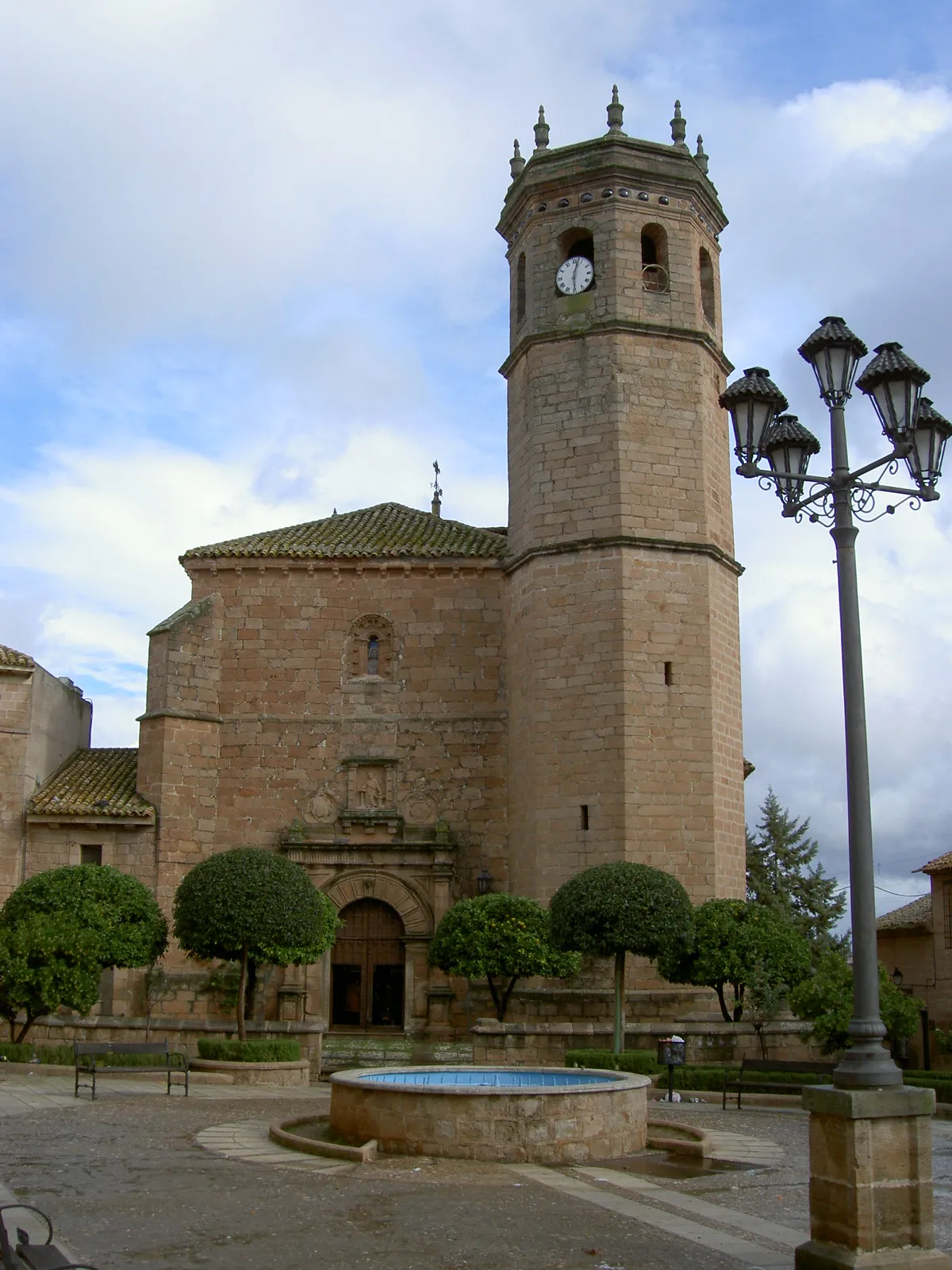 Photo showing: View of the San Mateo Church, in Baños de la Encina