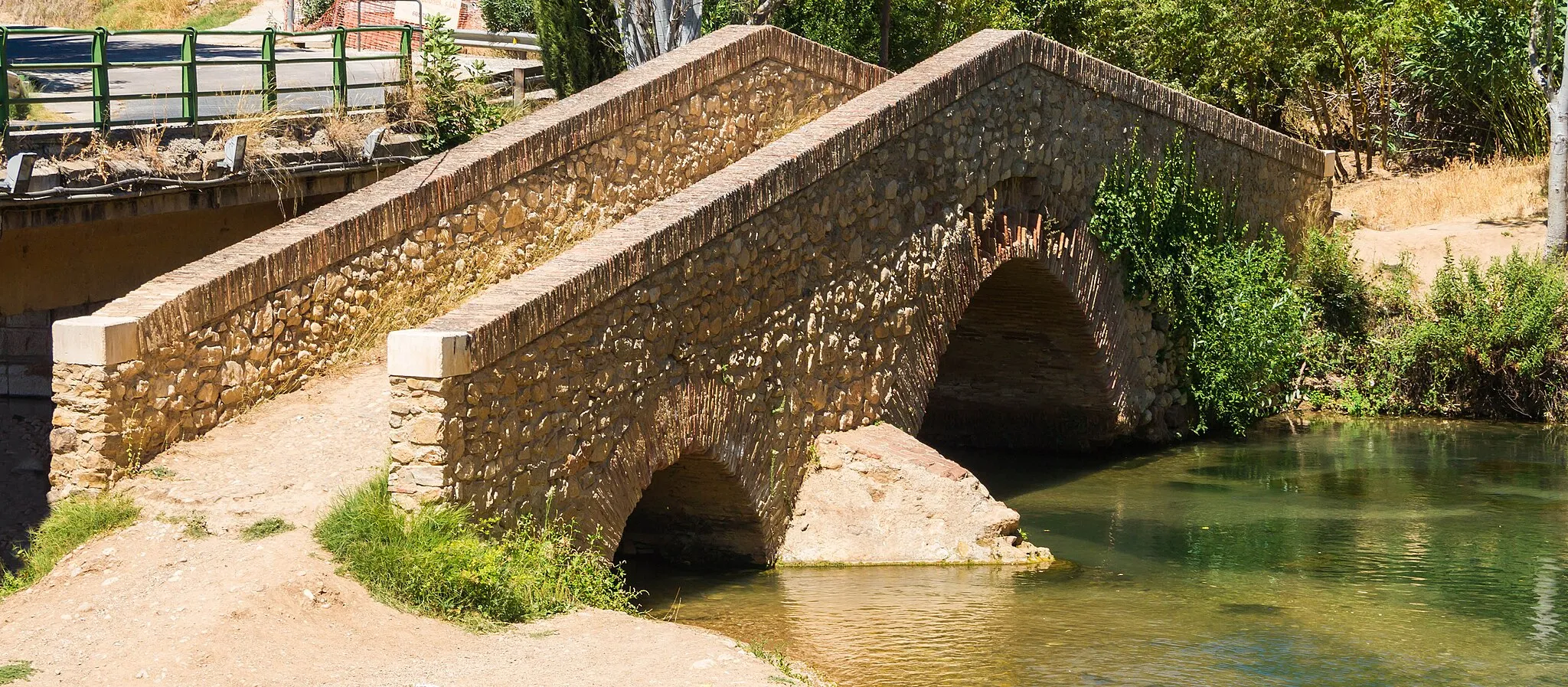 Photo showing: Ancient bridge at Riofrio, on the Frio river, Loja city, Andalusia, Spain.