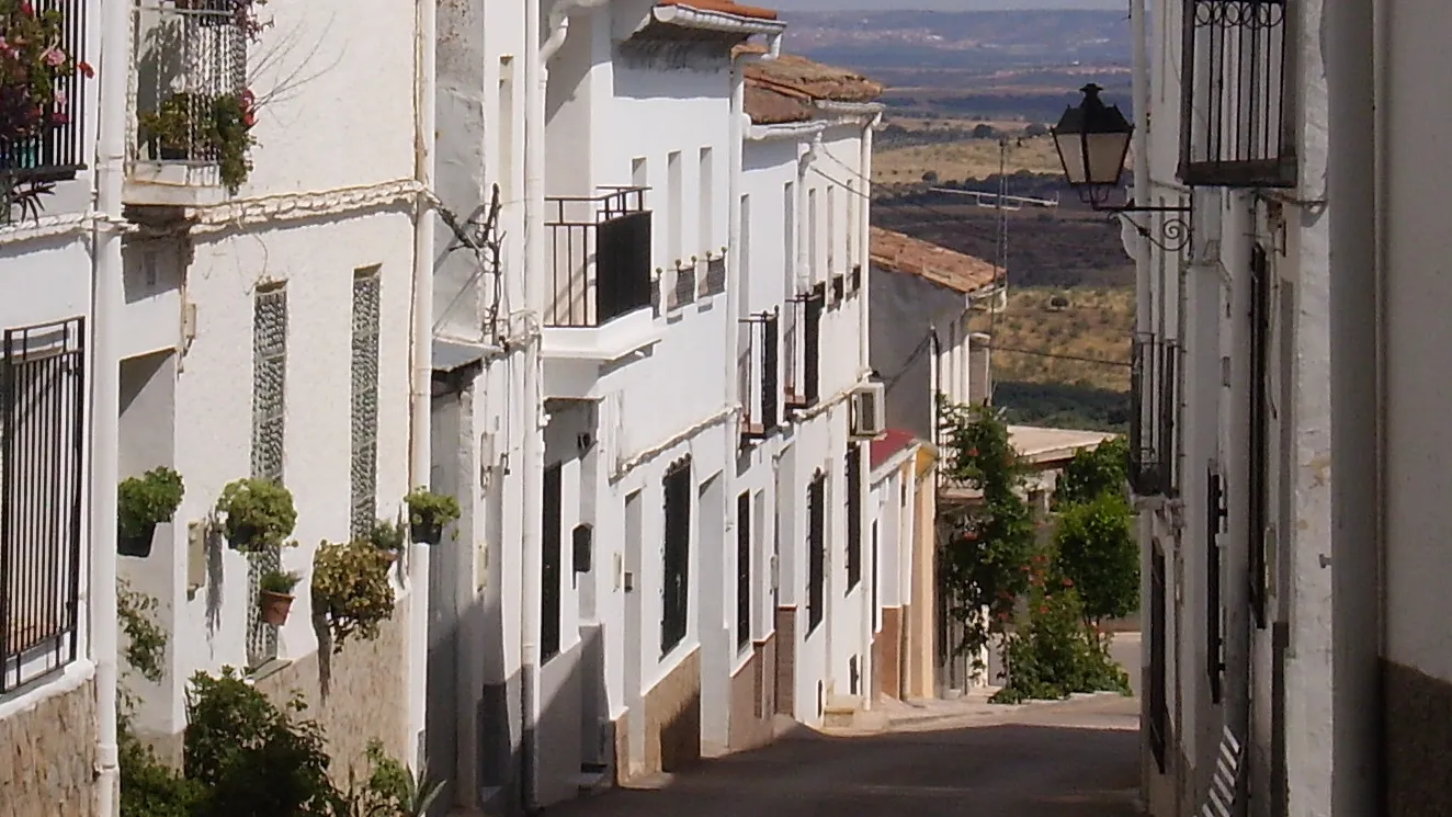 Photo showing: Calle Barranquete, en la localidad de Génave (provincia de Jaén, España)
