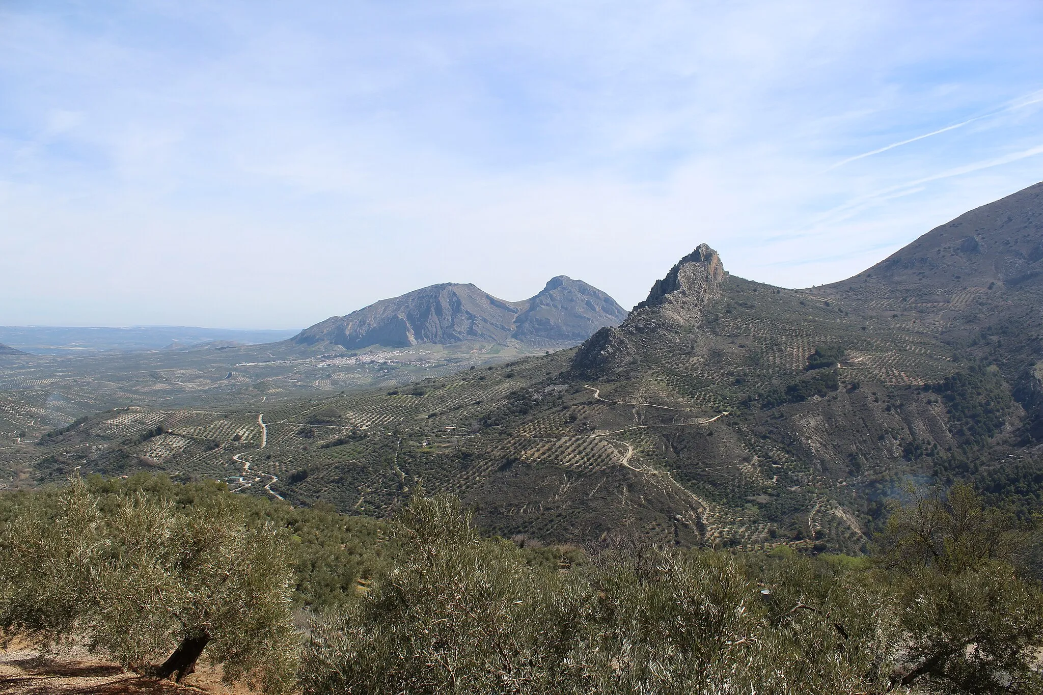 Photo showing: Vista de la Serrezuela de Bedmar y del Torcal de Albanchez, desde Albanchez de Mágina.