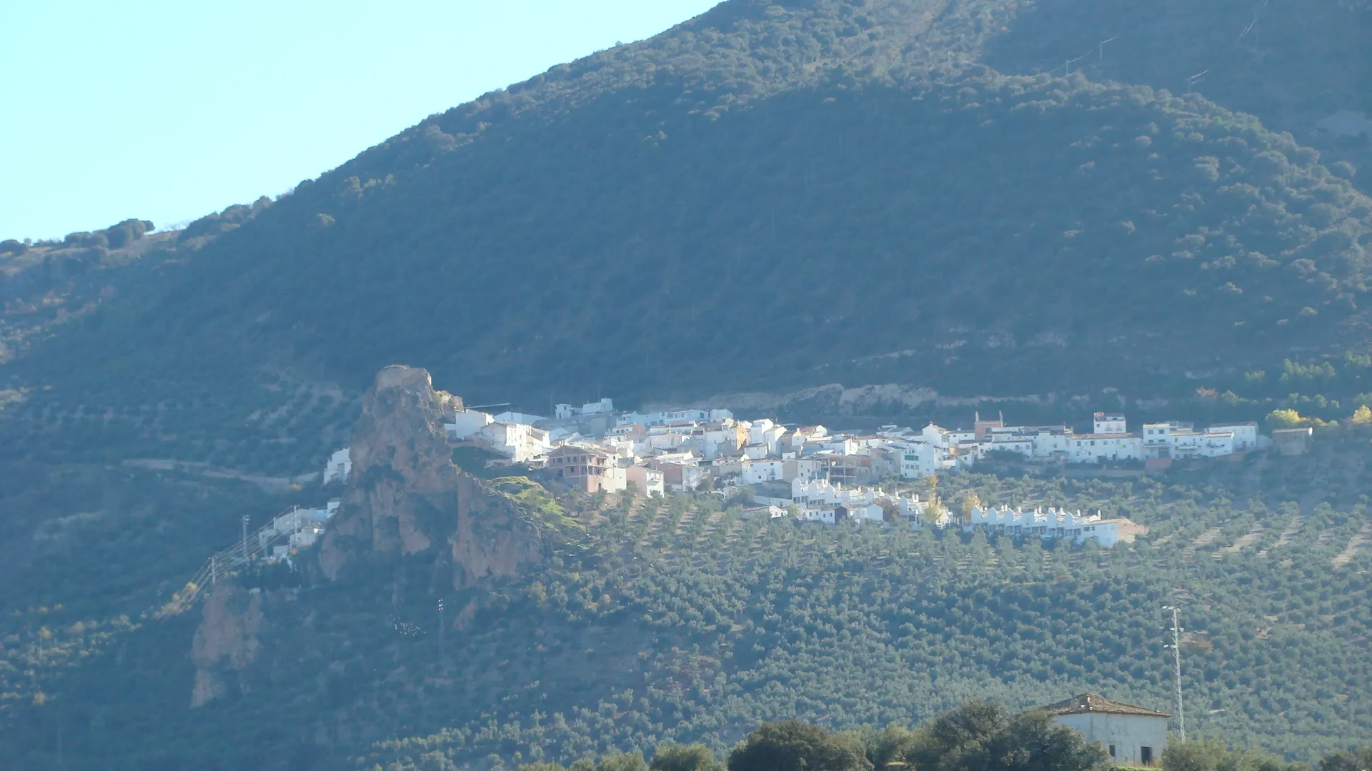 Photo showing: Vista lejana del pueblo de Solera (Jaén - España)