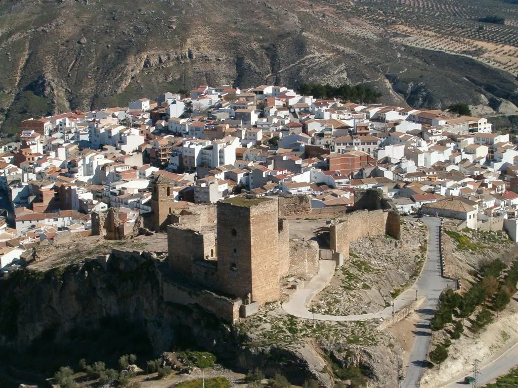 Photo showing: Spanish castle of Arabic origin (seventh century) in La Guardia de Jaén, Jaén, Andalusia, Spain.
One of the first Arabic castles built on the ruins Iberian Peninsula (Iberian oppidum) and Romans. The current configuration responds to the renovation of the castle as manor house of Mexia Carrillo House in XV and XVI century.