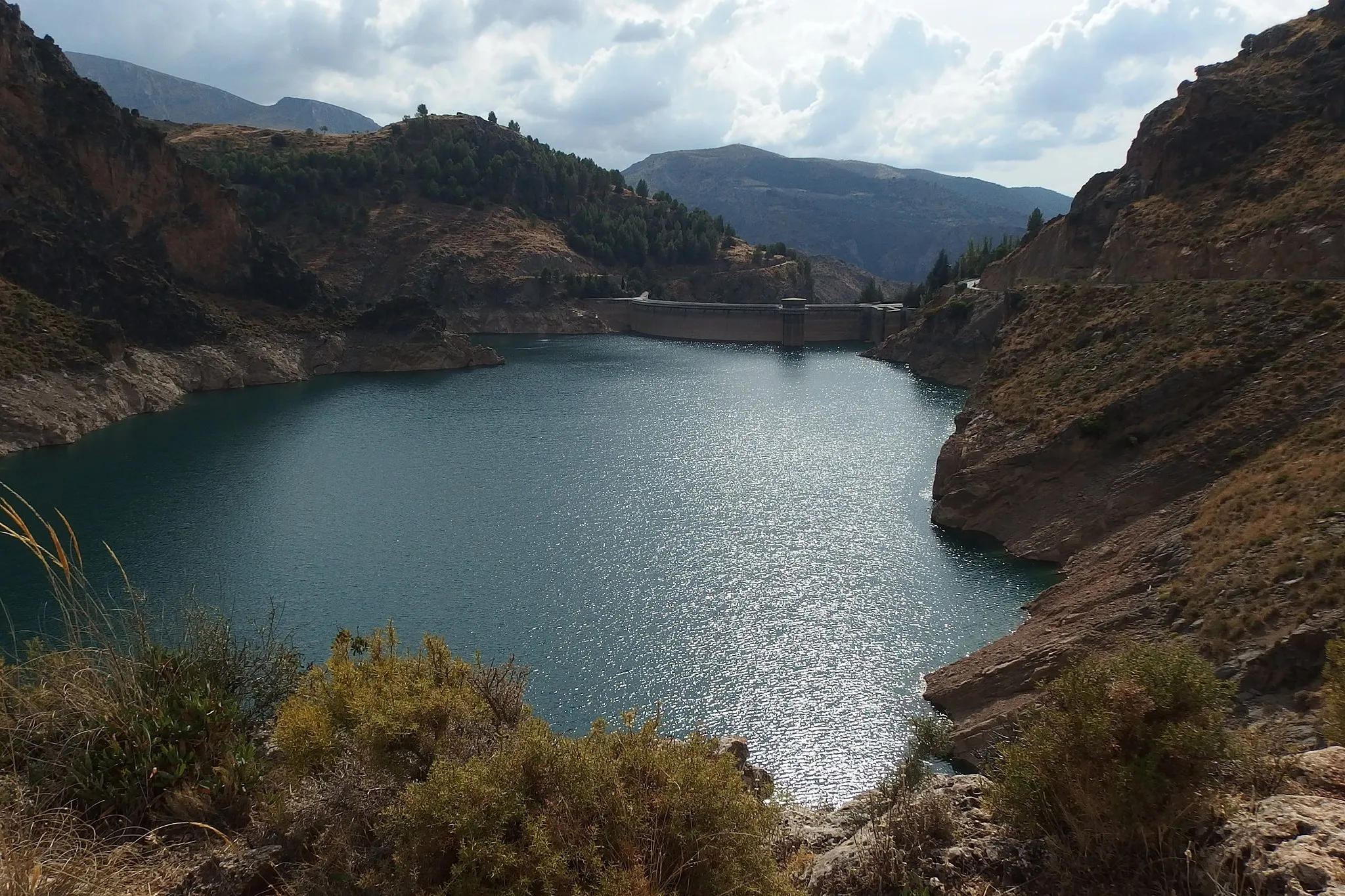 Photo showing: Quéntar Reservoir