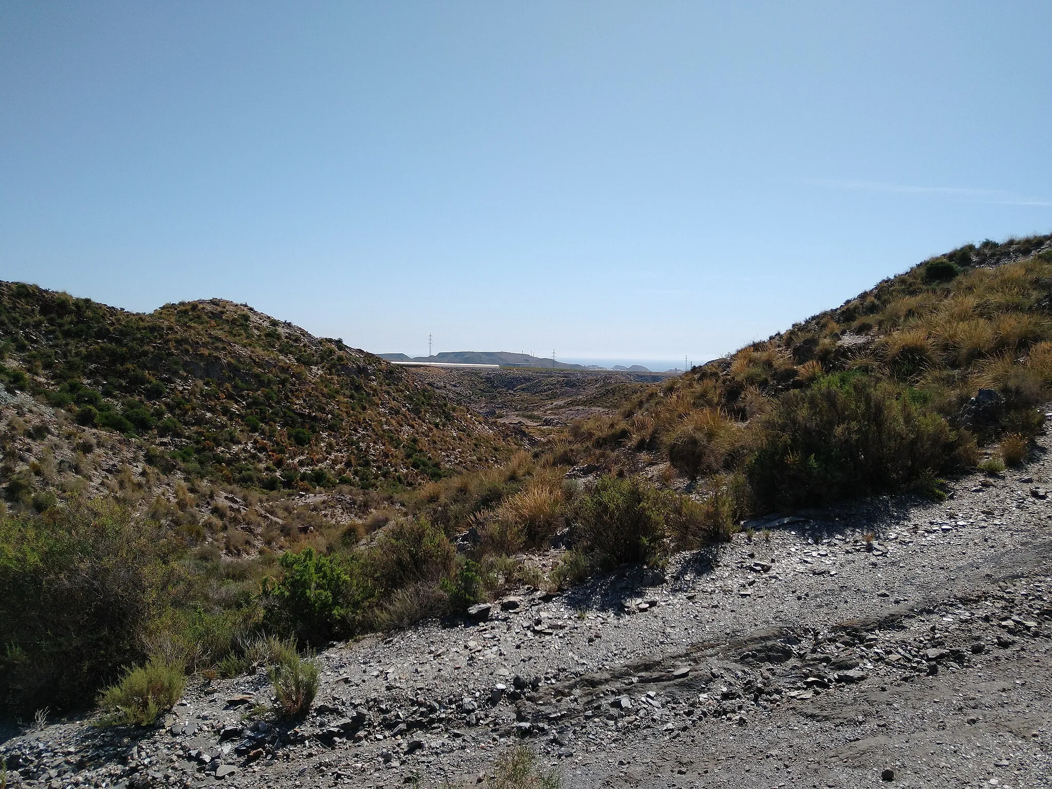 Photo showing: Vista de un paseo por los alrededores del Pilar de Jaravía, localidad en el municipio de Pulpí.