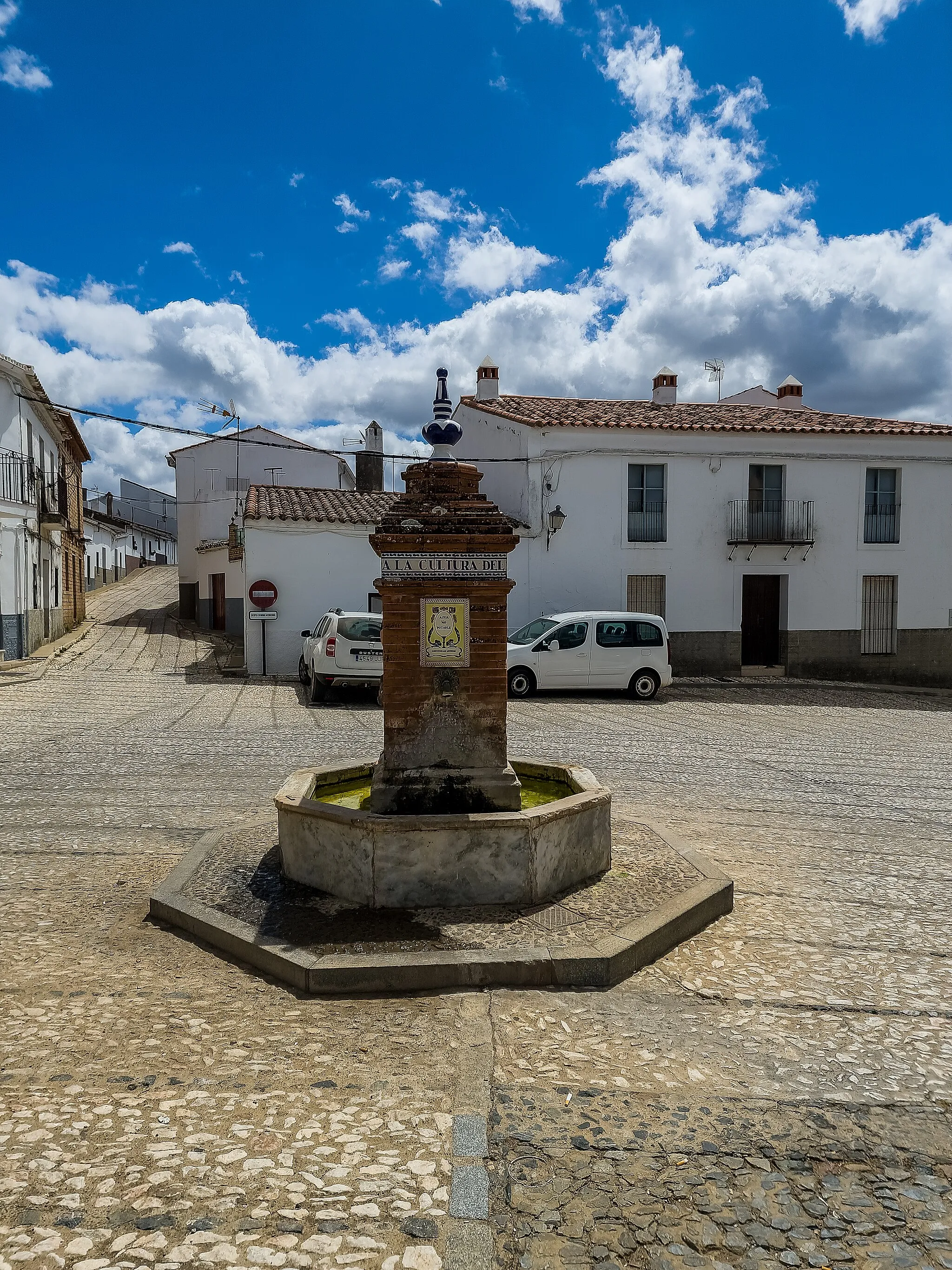 Photo showing: Higuera de la Sierra - Fuente de San Antonio