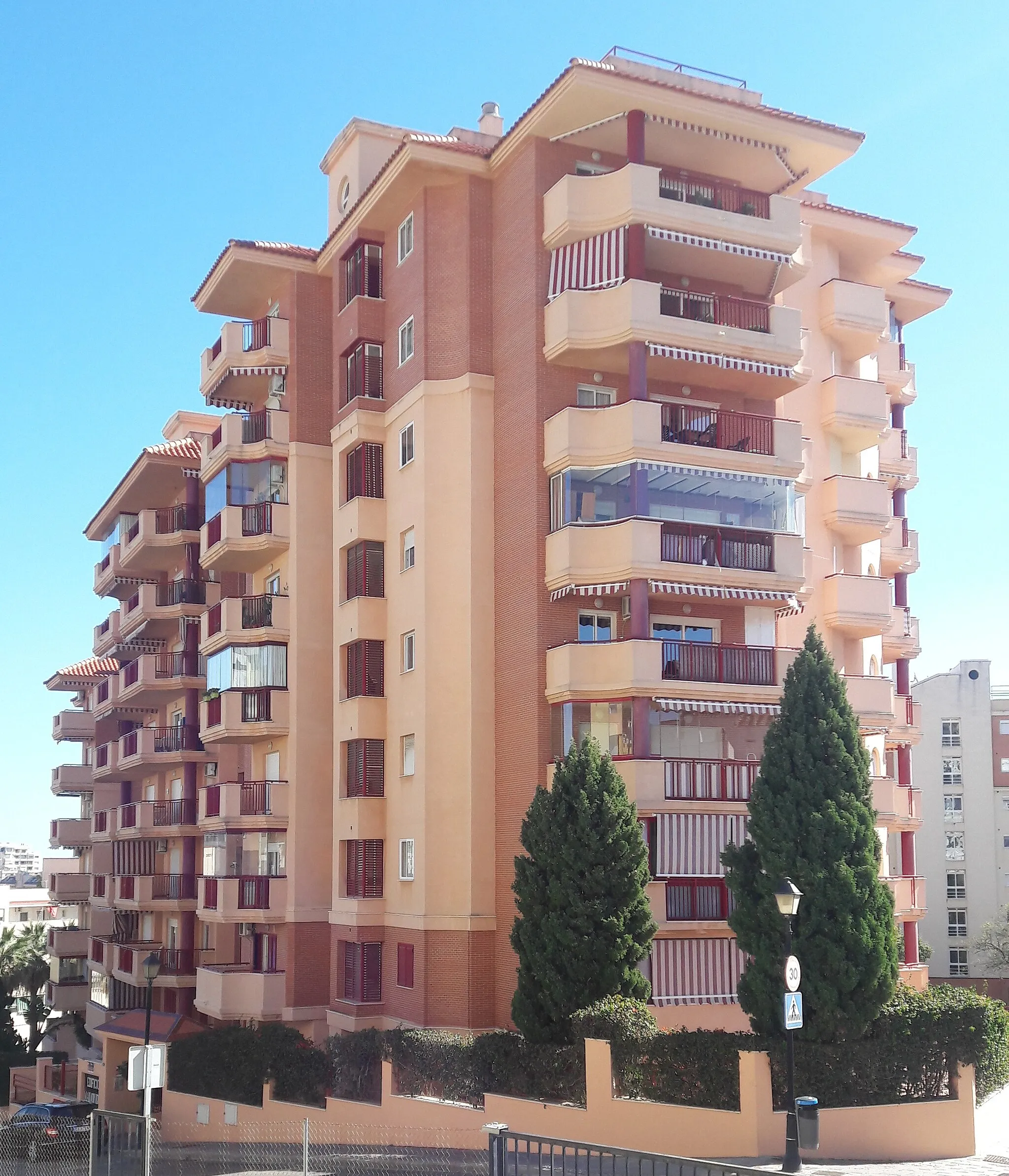 Photo showing: Edificio Maimónides, Fuengirola, Spain