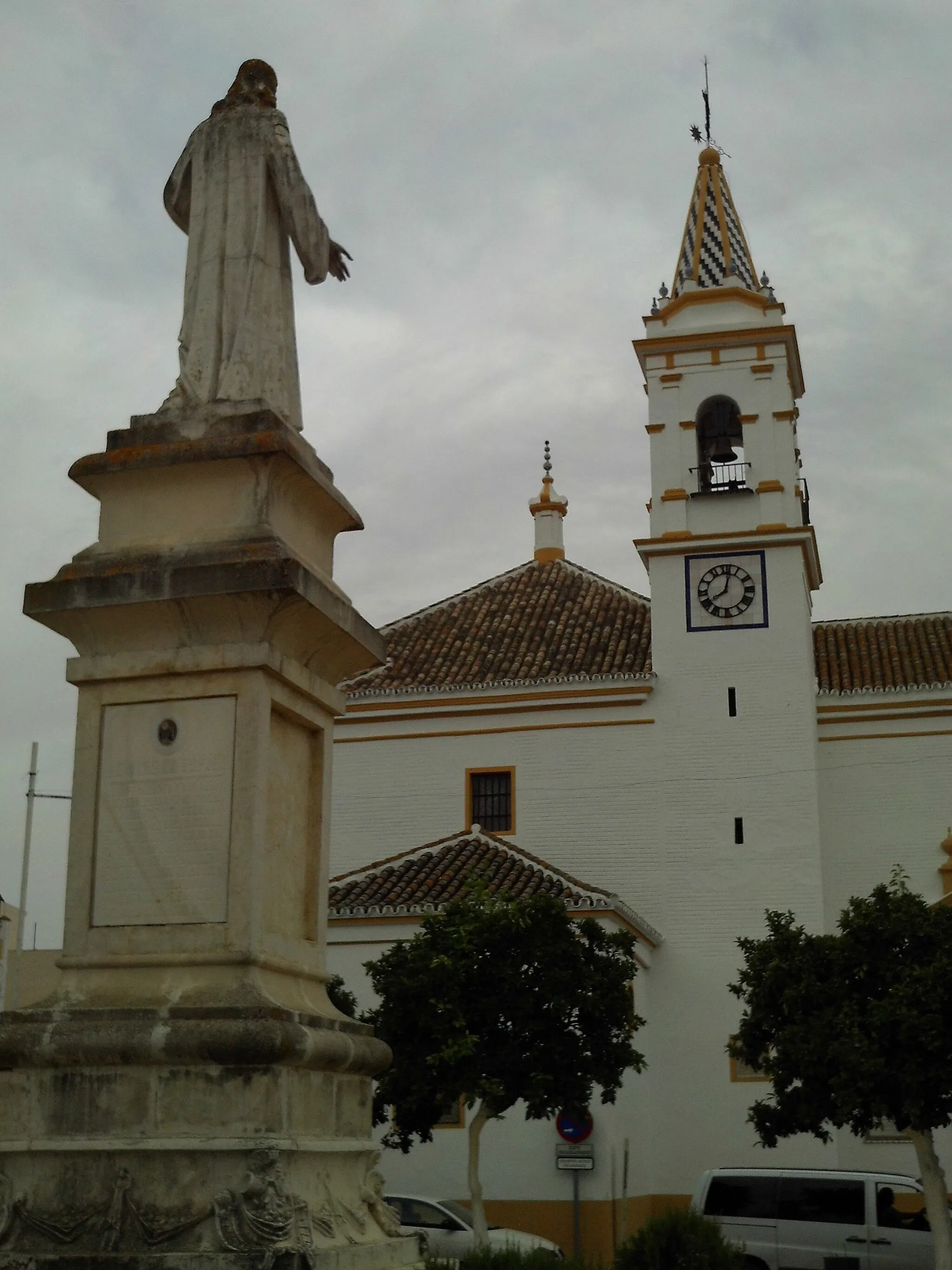 Photo showing: Monumento colocado el 25/6/1941 en la Fiesta de las Espigas con la iglesia de N. Sra. de la Estrella al fondo
