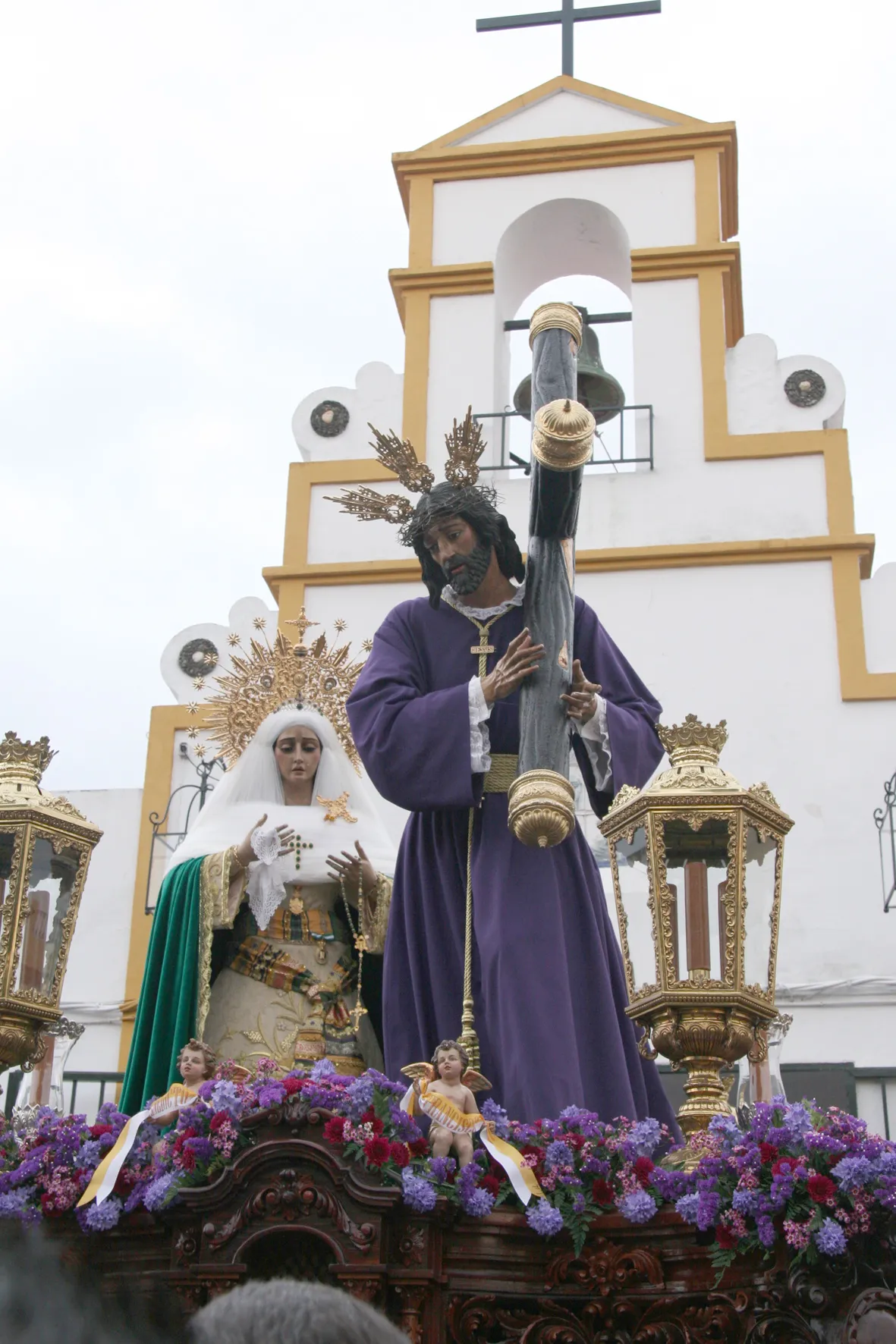 Photo showing: Paso de misterio de la Agrupación de la Esperanza.