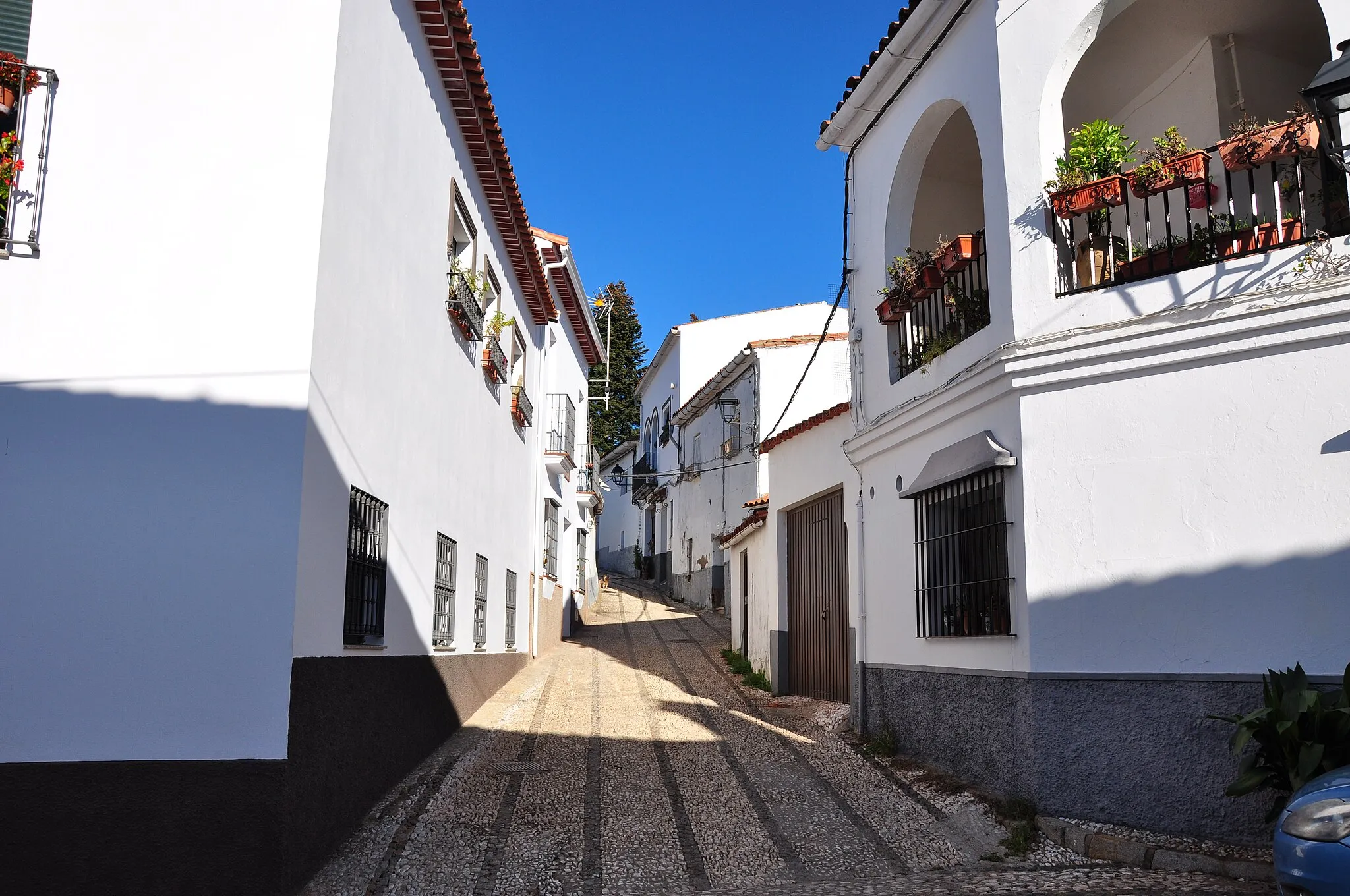 Photo showing: A street in Cortelazor, Huelva, Spain