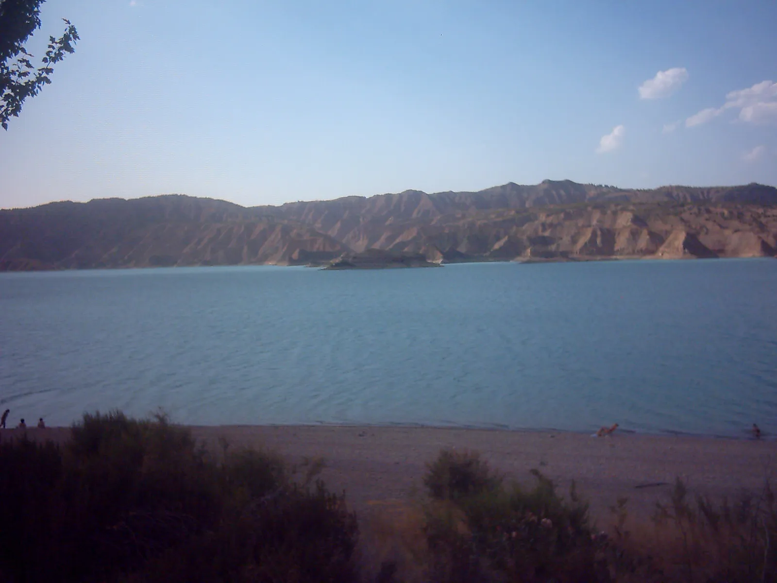 Photo showing: Cauce del río Guadiana Menor a su paso por el municipio de Freila (España), ocupado en la actualidad por el embalse del Negratín.

Imagen tomada por David Pozo Navarro el 07/07/2005