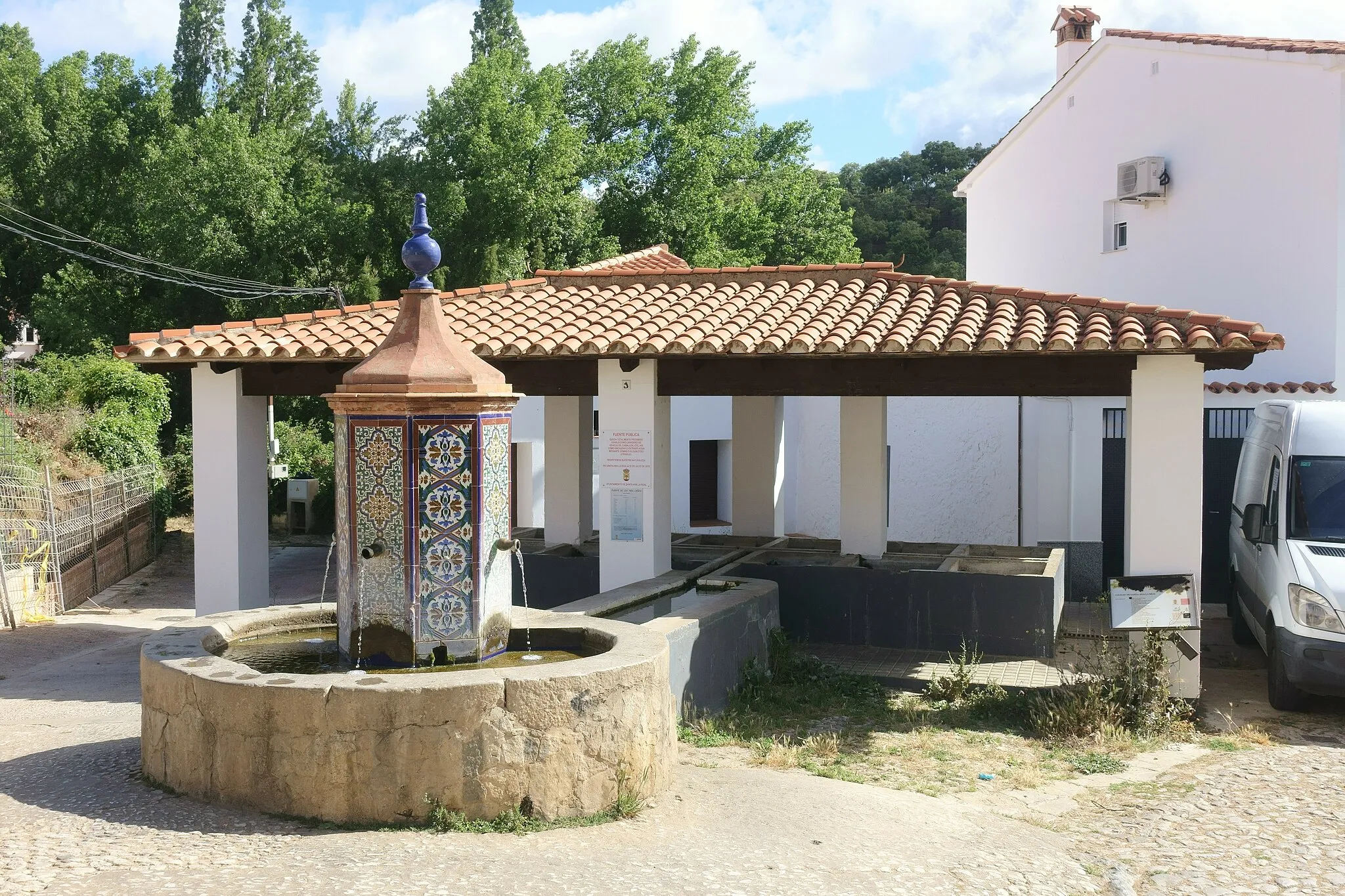 Photo showing: Fuente de los Tres Caños y lavadero en Santa Ana la Real (Huelva, España).
