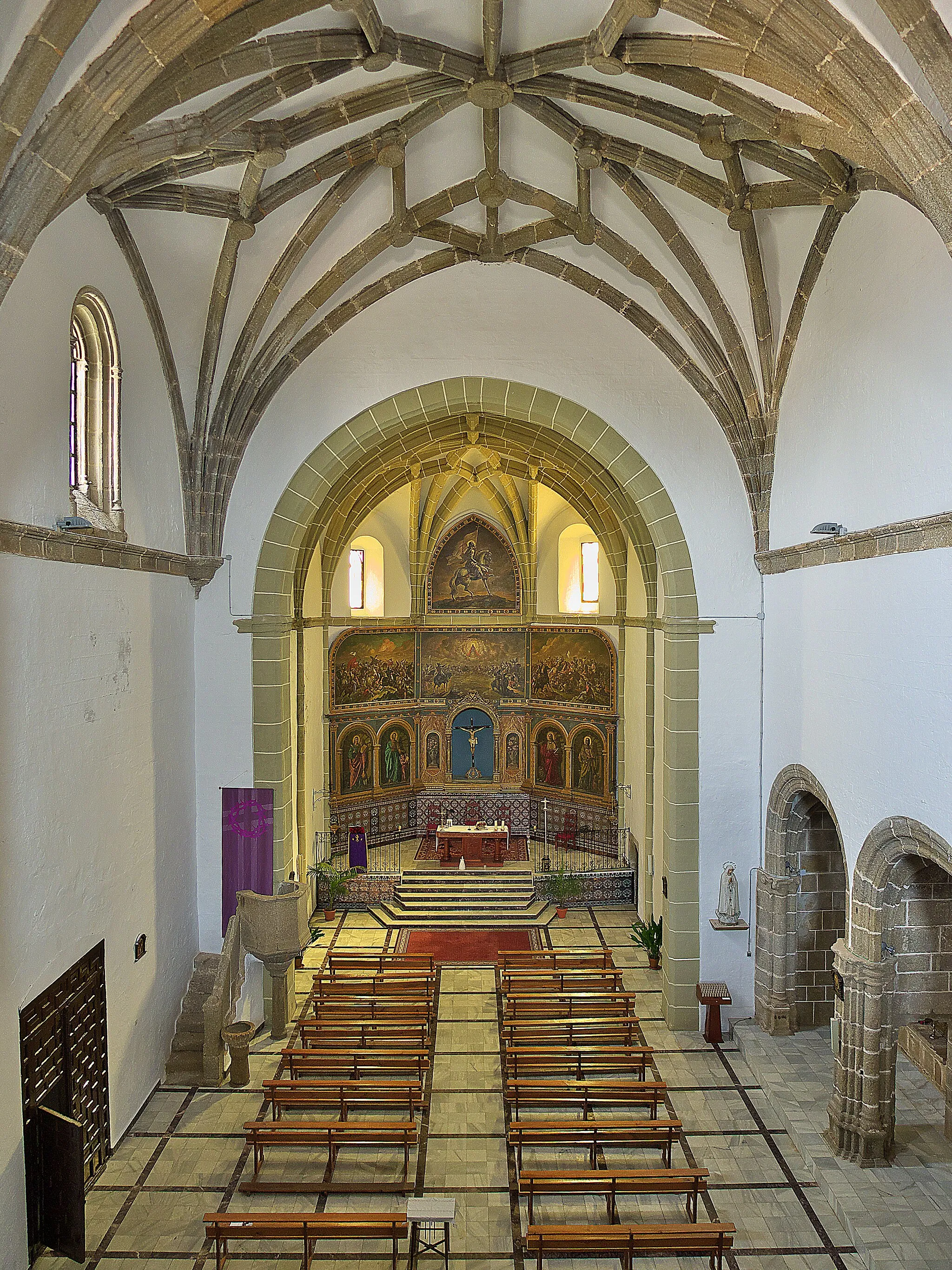 Photo showing: La Orden Religiosa-Militar de Santiago en Calera de León. El Capítulo General de la Orden de Santiago decide el traslado del Convento de San Marcos (León) a Calera de León (1562). Desde el año 1566 hasta el 1578 fué sede del Colegio de San Marcos de León. La iglesia del convento, es una obra tardogótica de finales del XV.