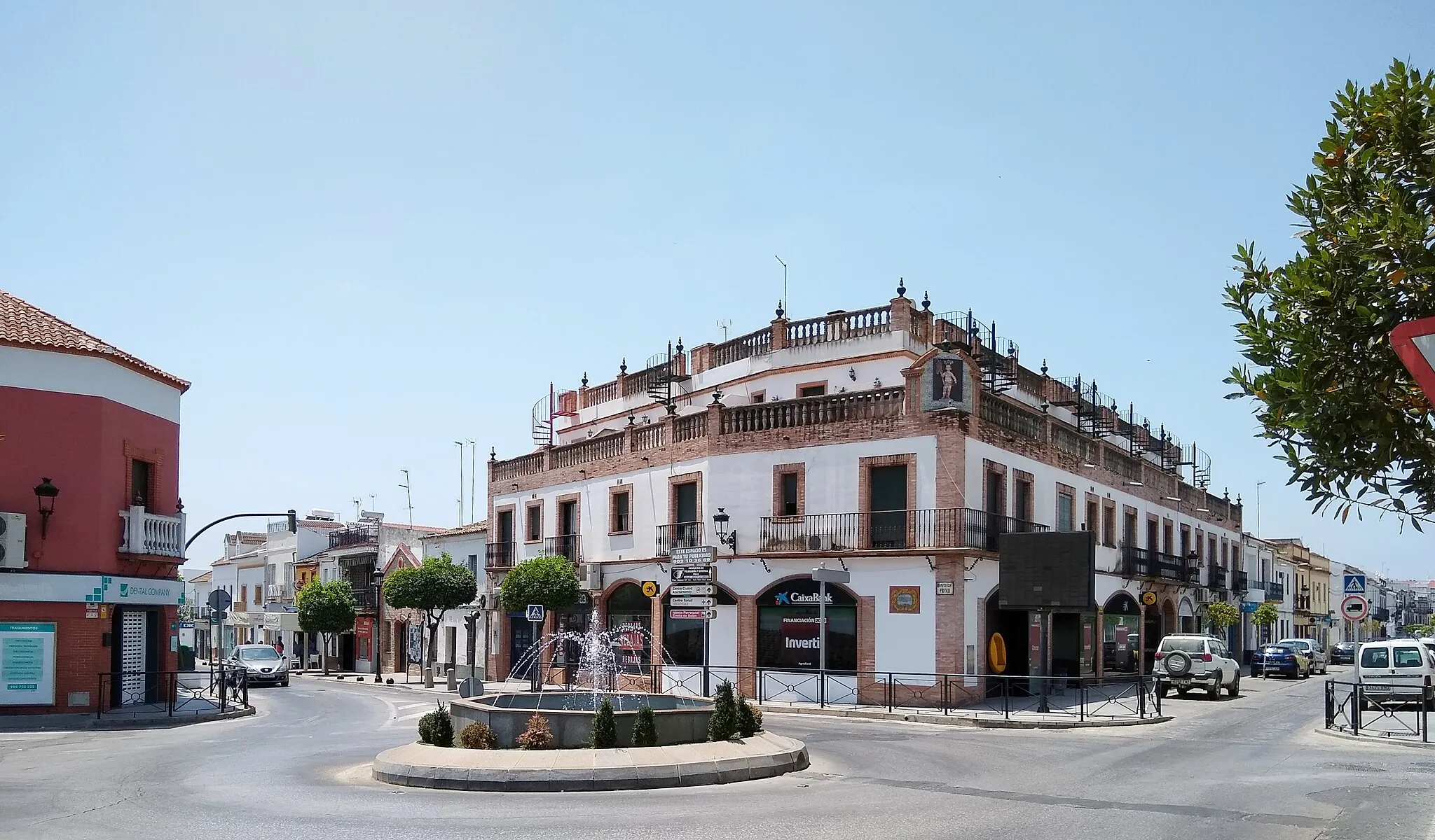 Photo showing: Rotonda entre la avenida Pío XII y la calle Nuestra Señora de Fátima. Pilas, provincia de Sevilla, Andalucía, España.