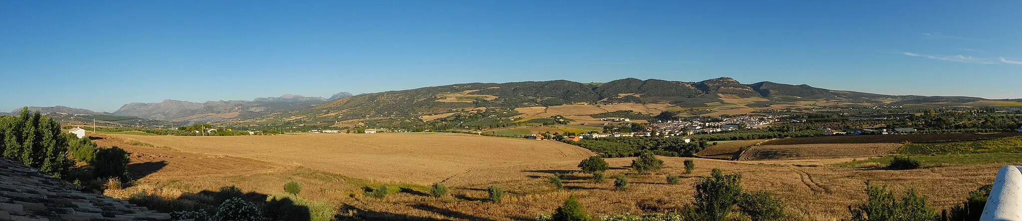 Photo showing: Panoramic view of Arriate and surrrounding area, in Málaga province, Spain.