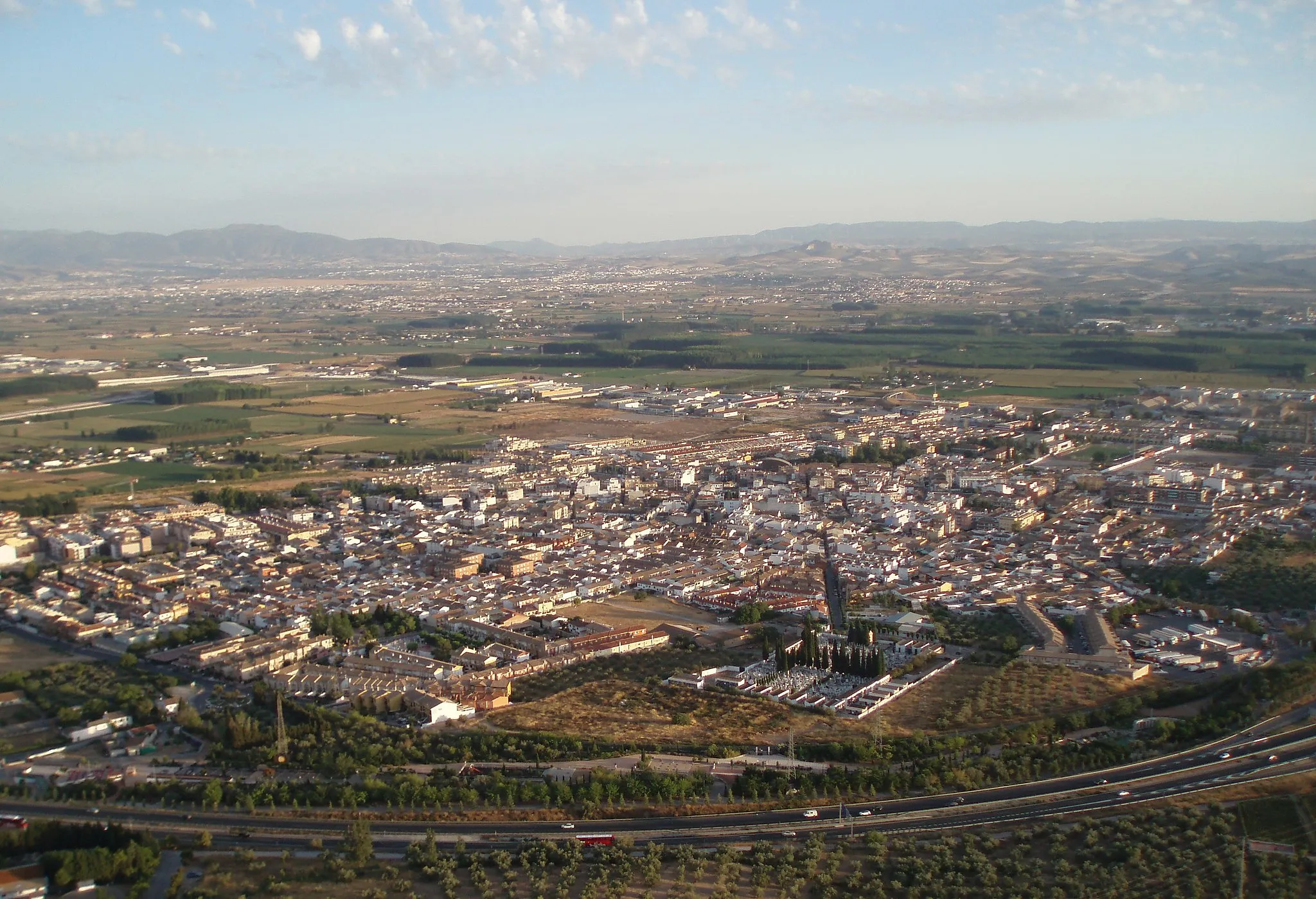 Photo showing: Atarfe desde la Ermita de los Tres Juanes