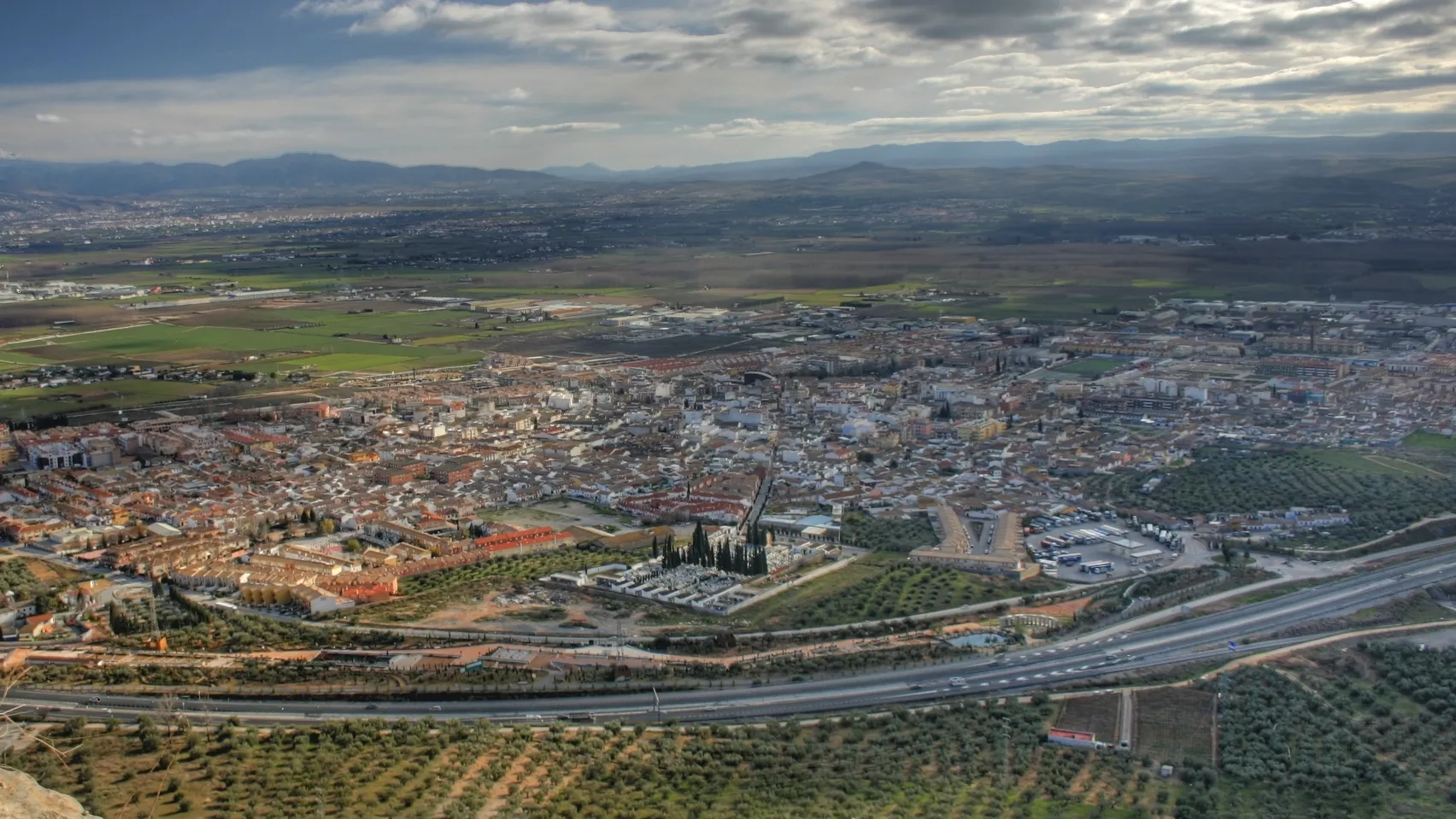 Photo showing: Vista general de la población de Atarfe, en la provincia de Granada (España).