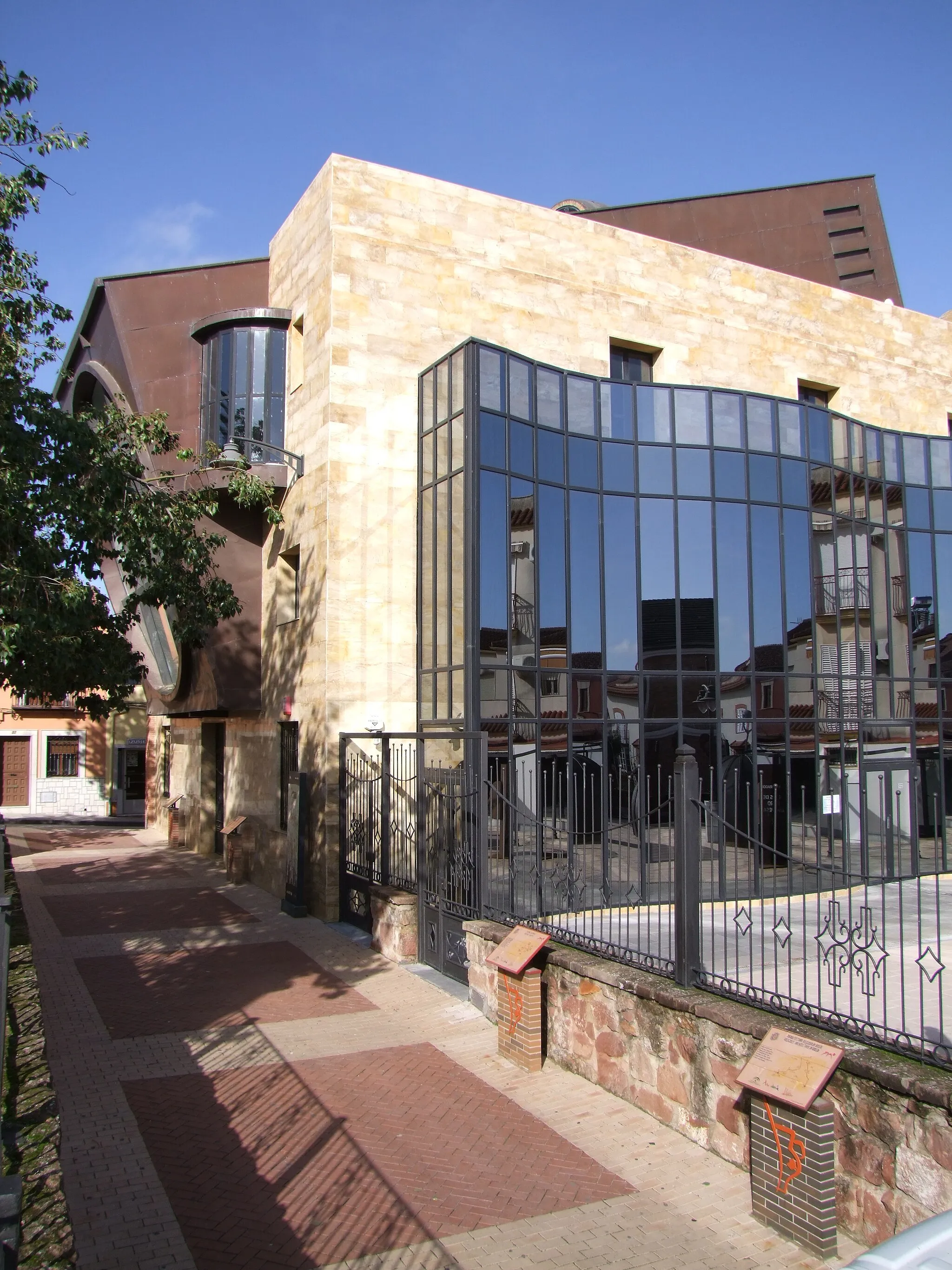 Photo showing: Centro de Interpretación de la Batalla de Bailén, 1808.  
This museum (Interpretation Centre) puts in its context the decisive victory which broke the myth of the invincibility of the armies of French dictator Napoleone Buonaparte.