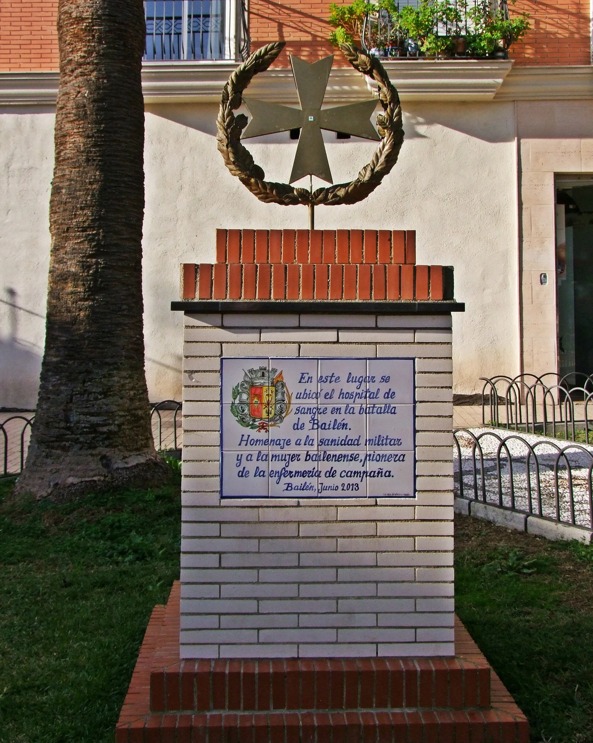 Photo showing: Stele erected in June 2013, to mark the site of the "Hospital de Sangre" of the Battle of Bailén, 18-19 July 1808.