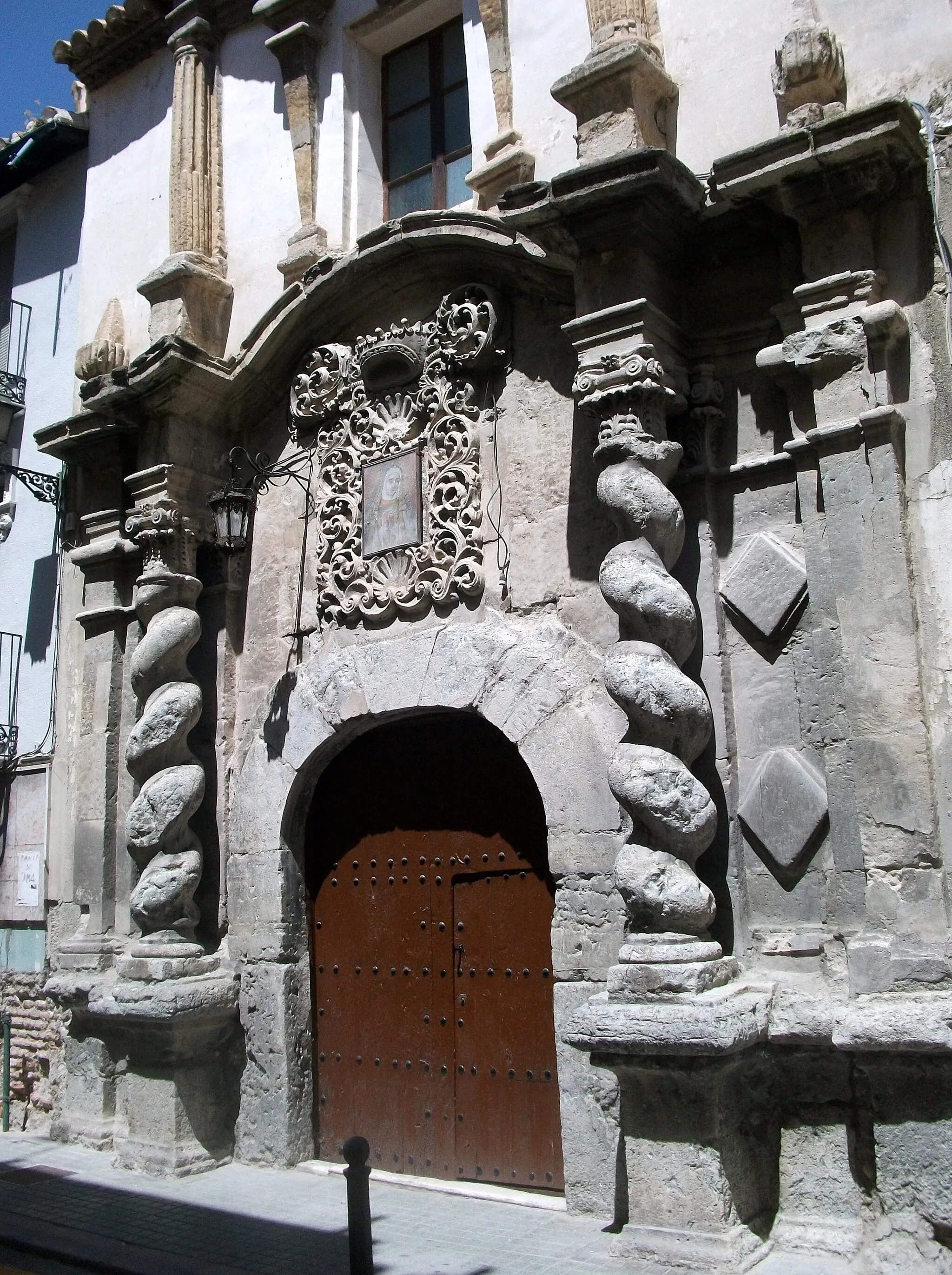 Photo showing: Pórtico de entrada a la Iglesia de los Dolores