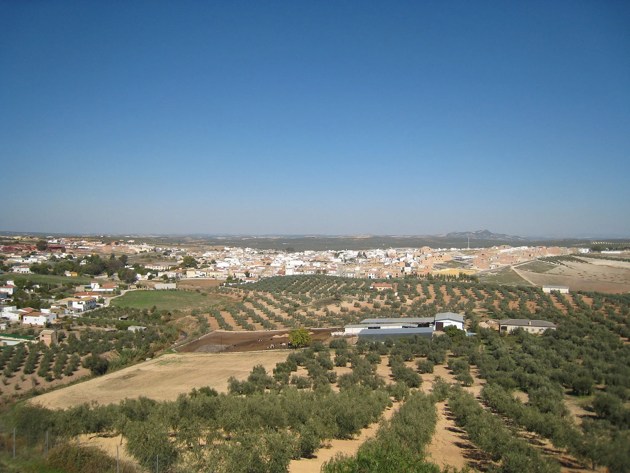 Photo showing: Vista panorámica de Casariche (tomada desde el mirador del Cerro Bellido).