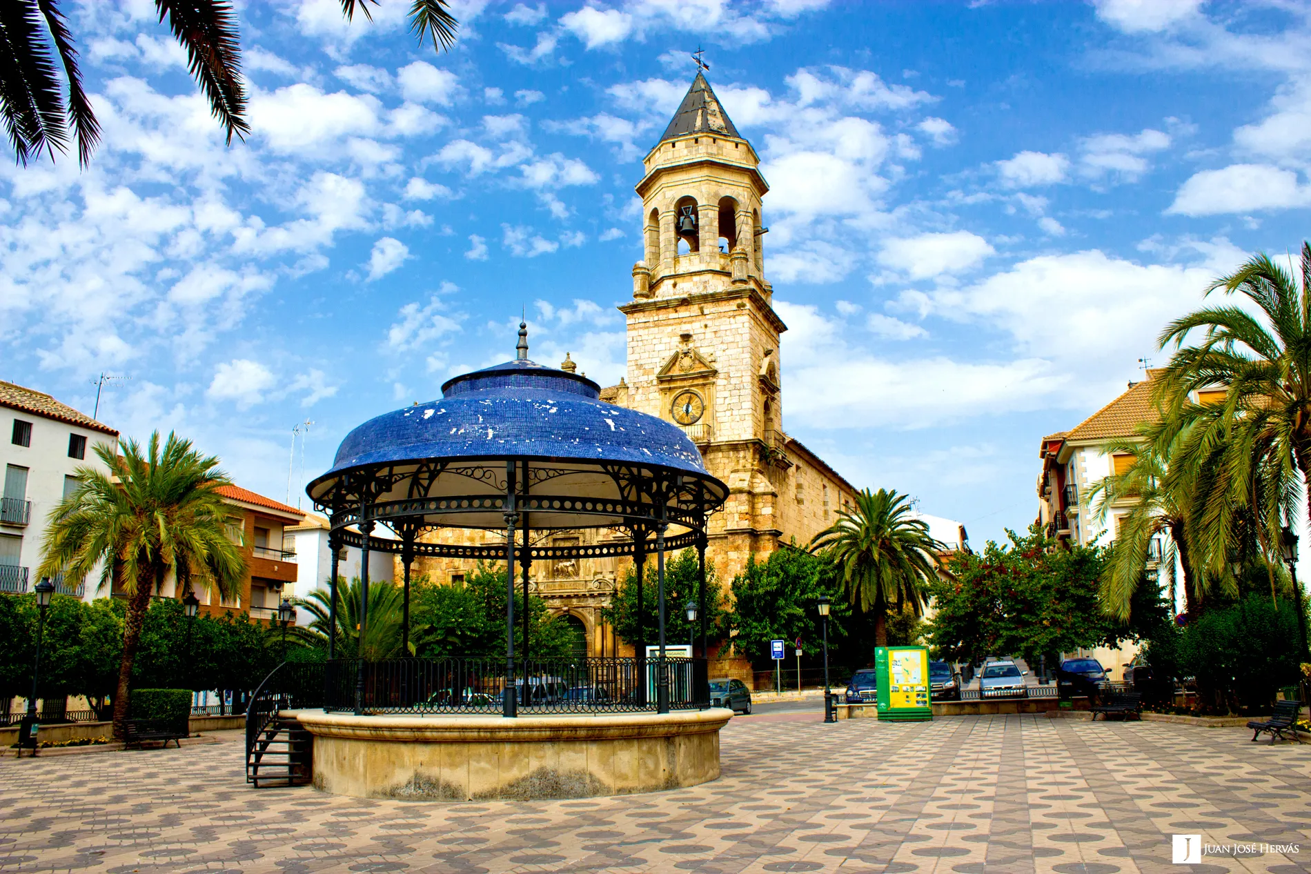 Photo showing: Iglesia de San Juan Evangelista y Plaza de la Constitucion de Mancha Real