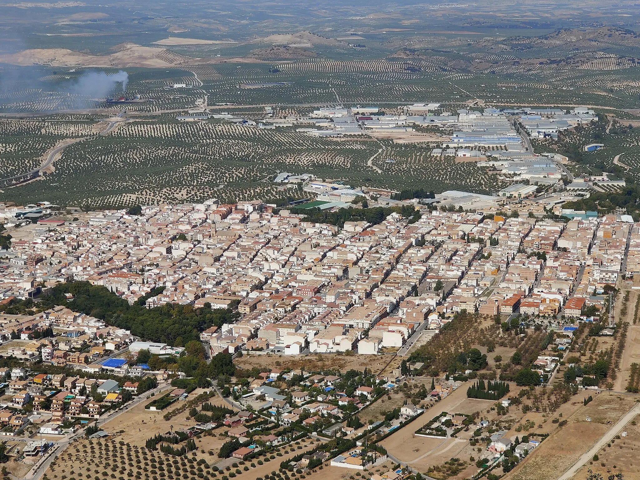 Photo showing: Núcleo urbano de Mancha Real visto desde la Peña del Águila.
