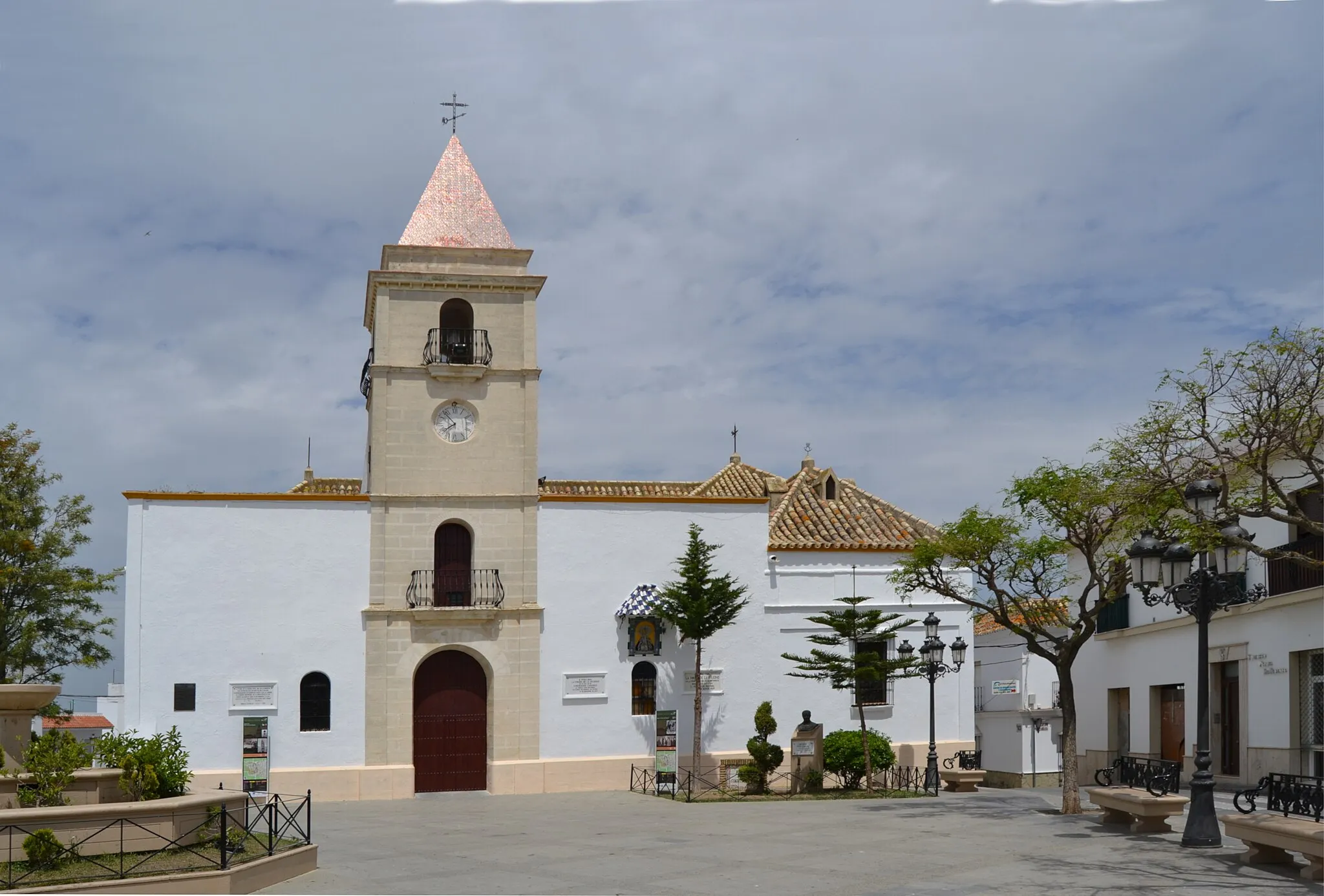 Photo showing: Paterna de Rivera, Iglesia Nuestra Señora la Inhiesta en la Plaza de la Constitución