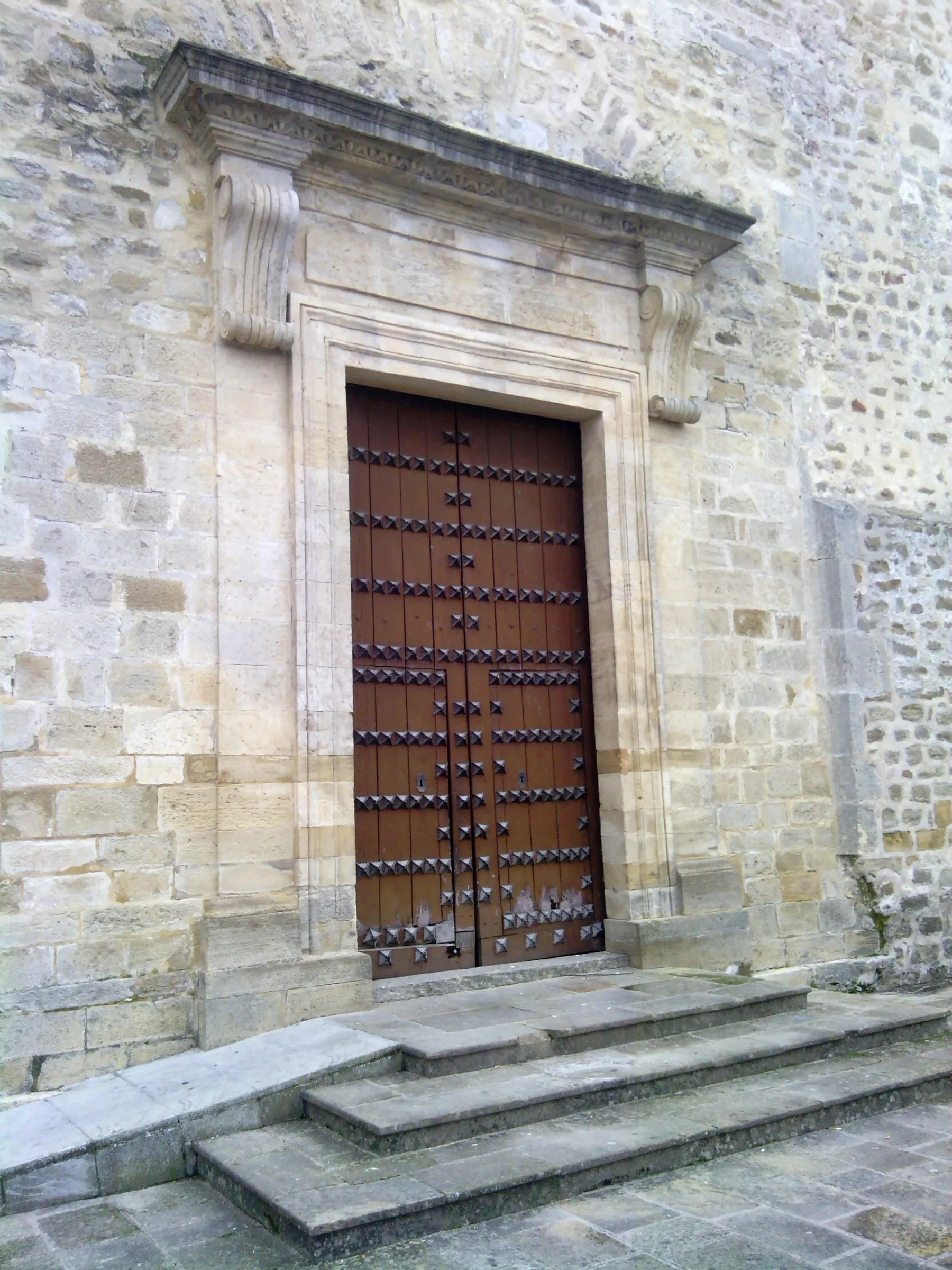 Photo showing: Acceso lateral de la Iglesia de la Asunción, en Villacarrillo.