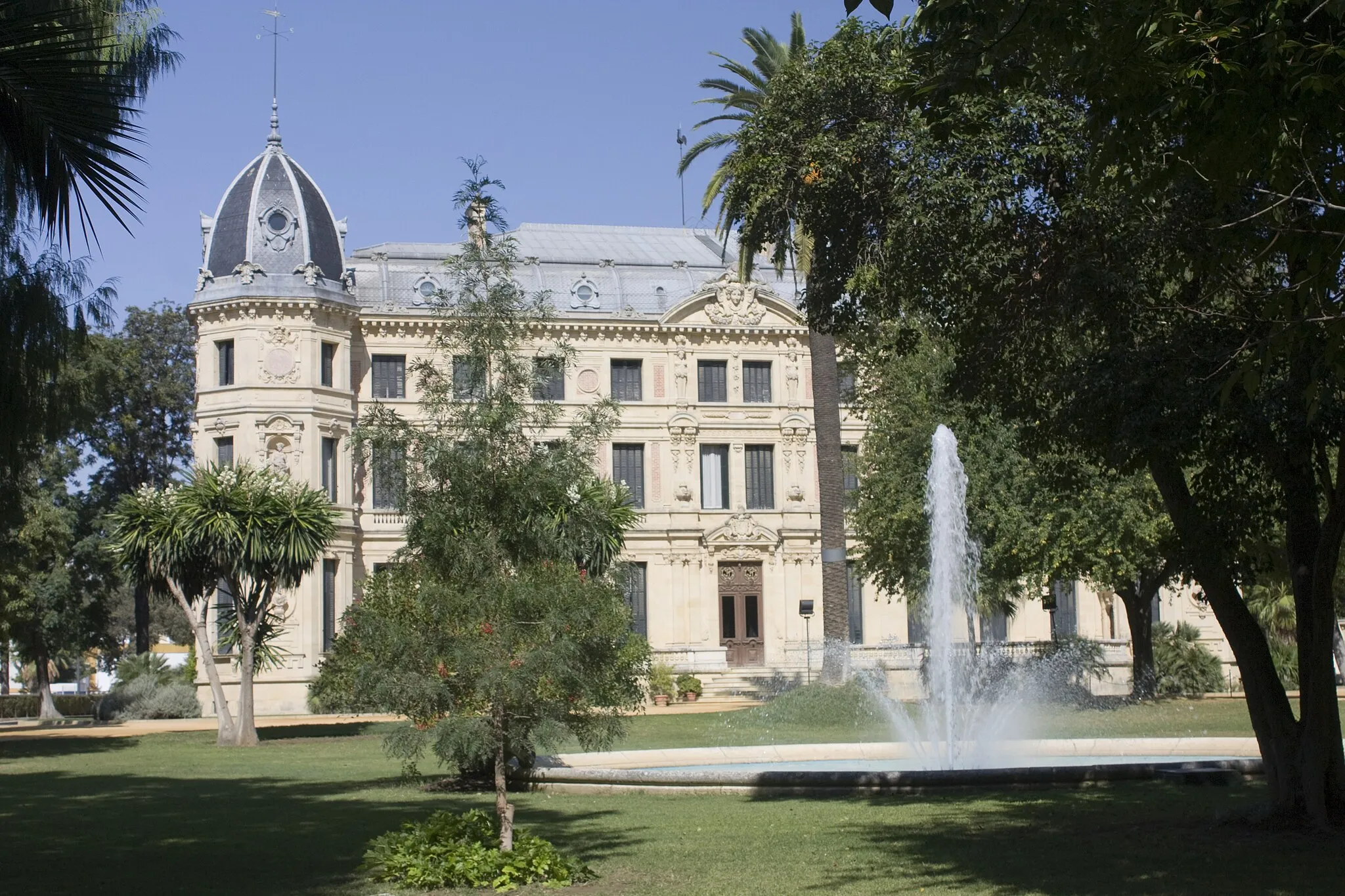 Photo showing: Palace of the Duke of Abrantes, the headquarters of the dressage school founded by Alvaro Domec.